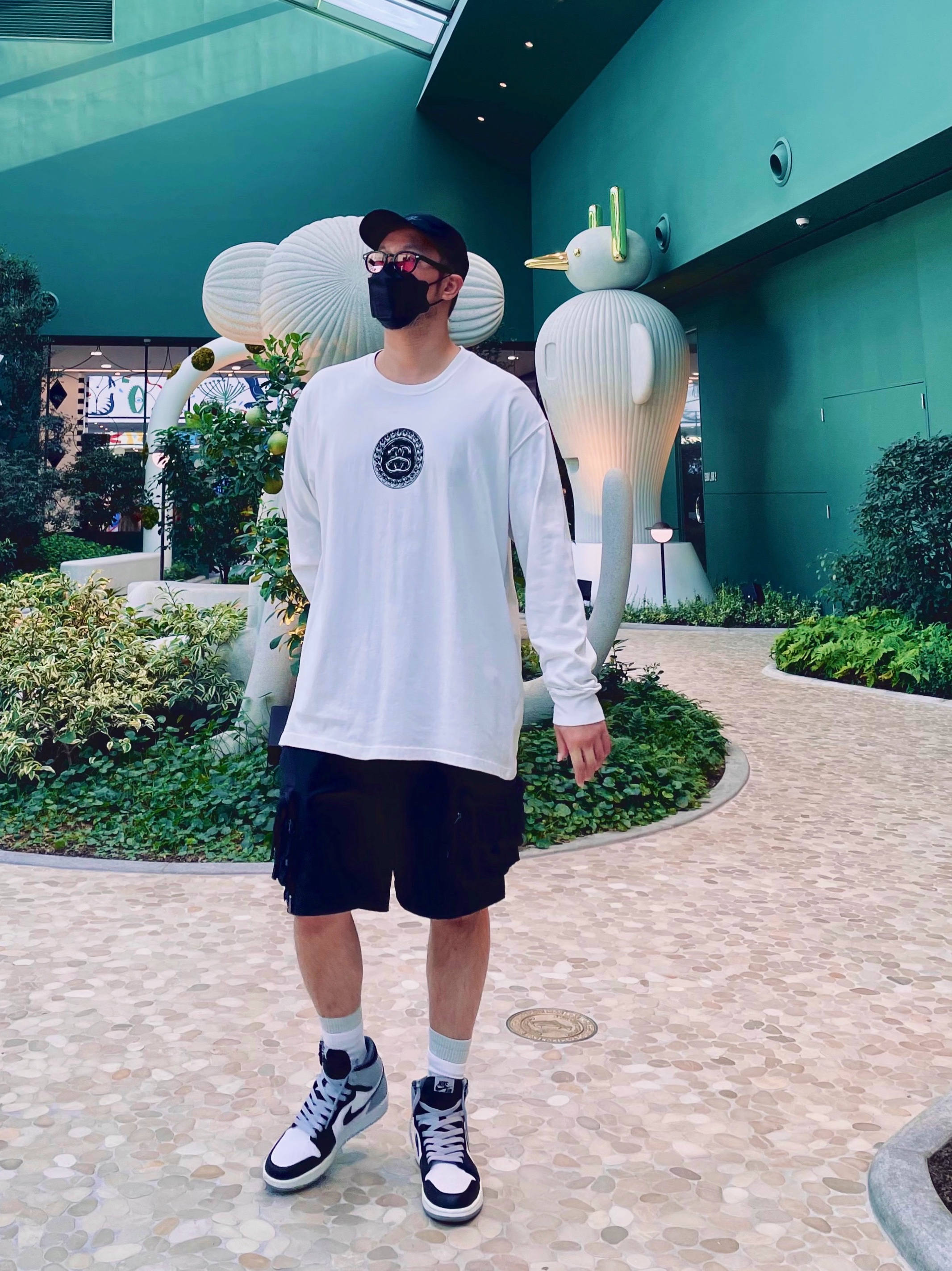 Nike x Stussy Big Swoosh LS T-Shirt White - US/EU, Nike ACG Cargo Shorts Black - Asia 착용 스타일