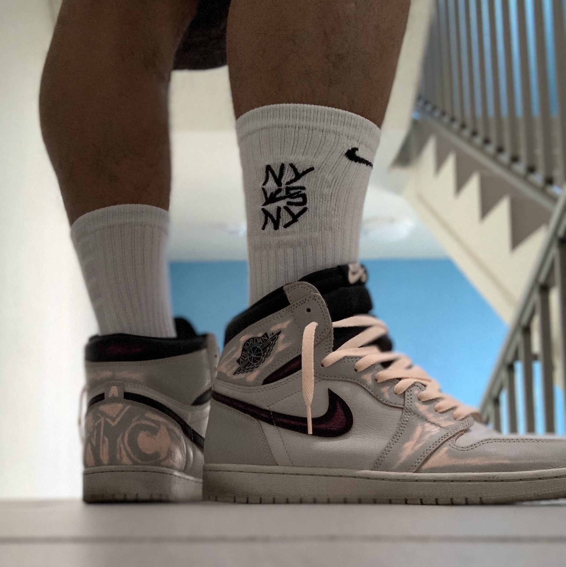 Jordan 1 Retro High OG Defiant SB NYC to Paris 착용 스타일 - 1