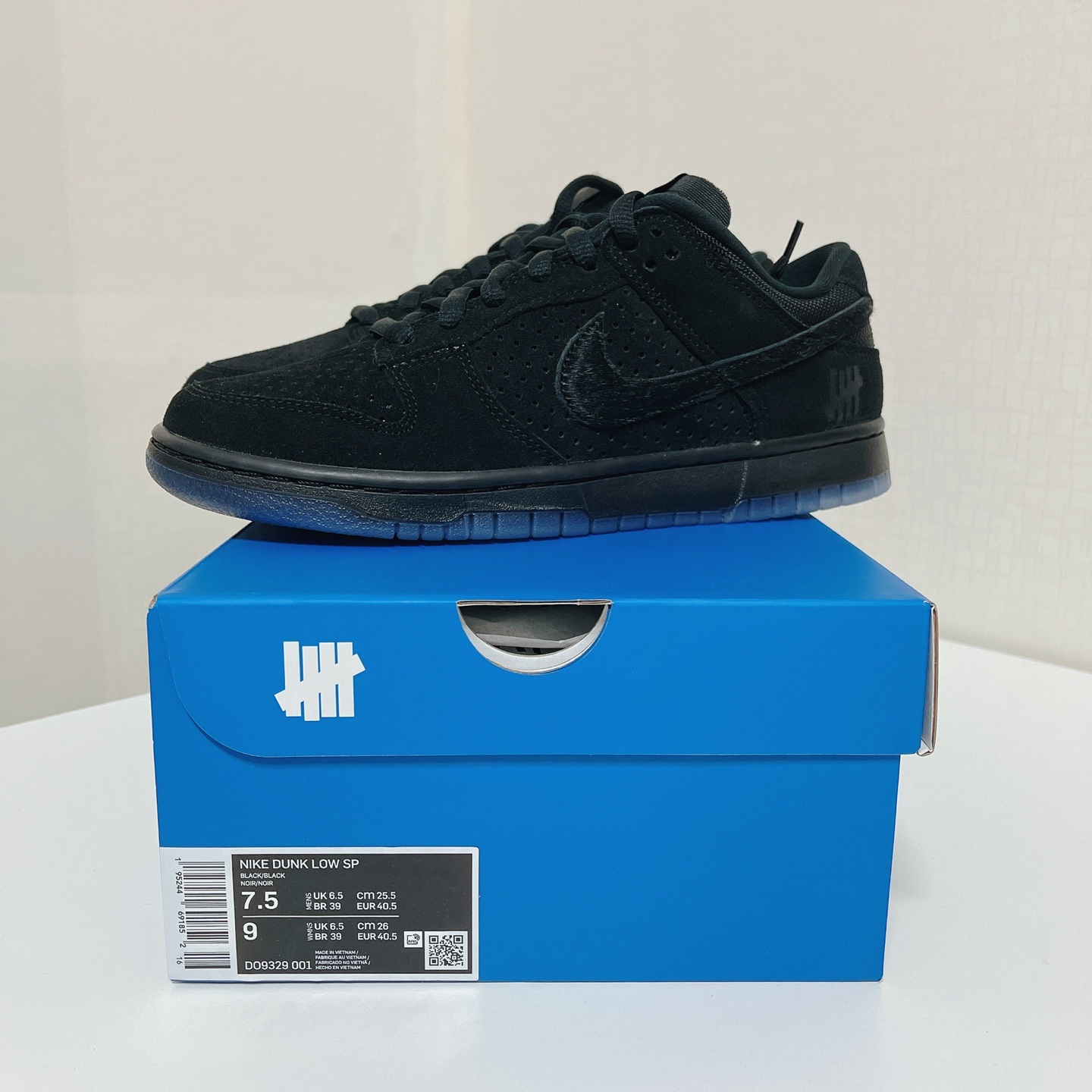 Nike x Undefeated Dunk Low SP 5 On It Black 착용 스타일 - 2