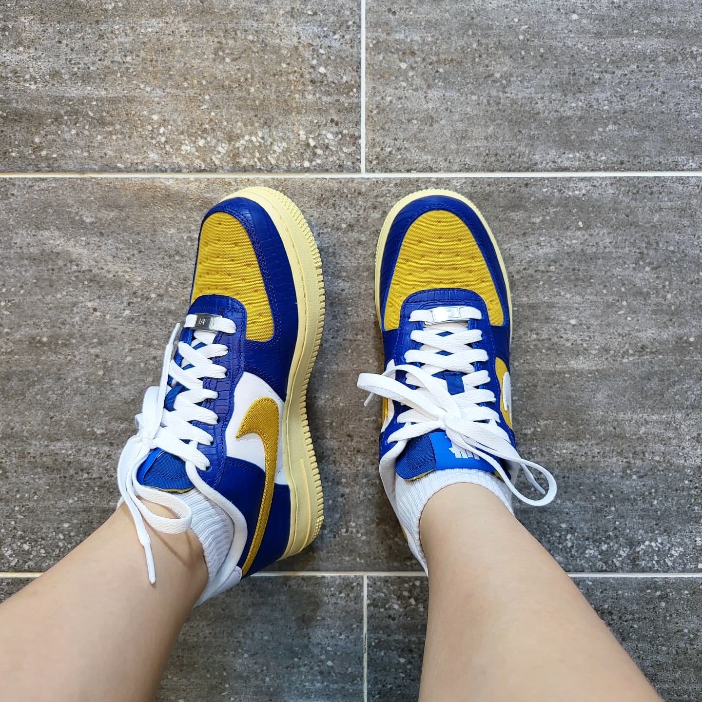 Nike x Undefeated Air Force 1 Low SP 5 On It Court Blue 착용 스타일 - 2