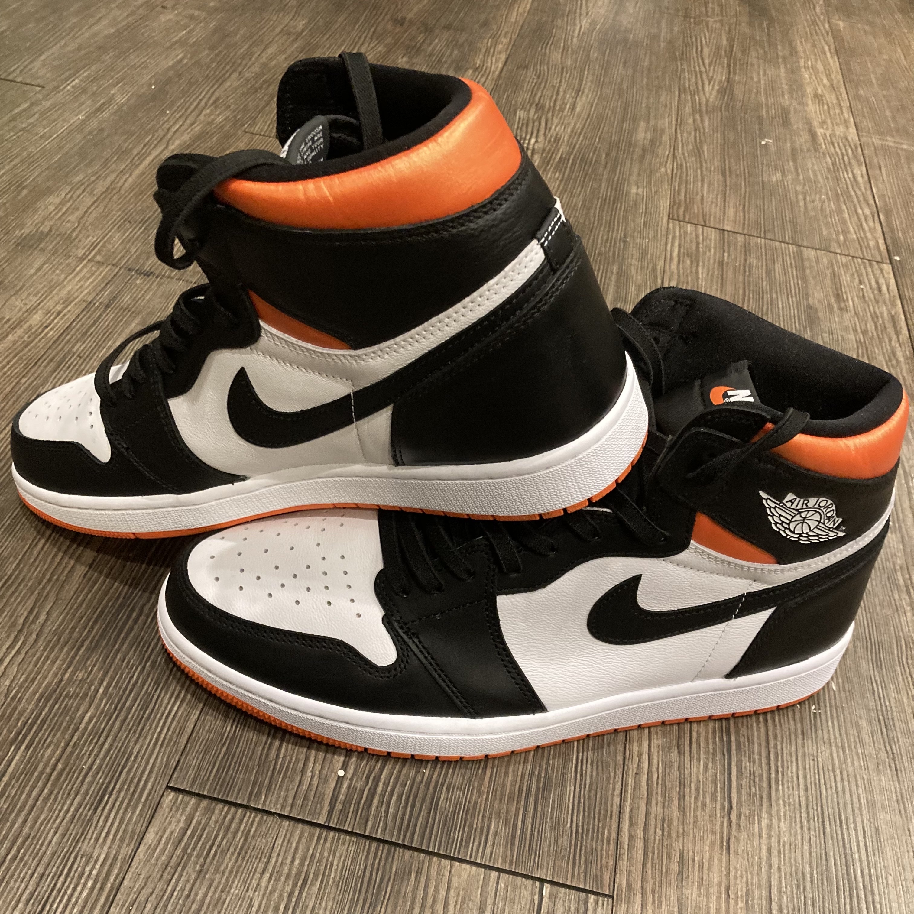 Jordan 1 Retro High OG Electro Orange 착용 스타일