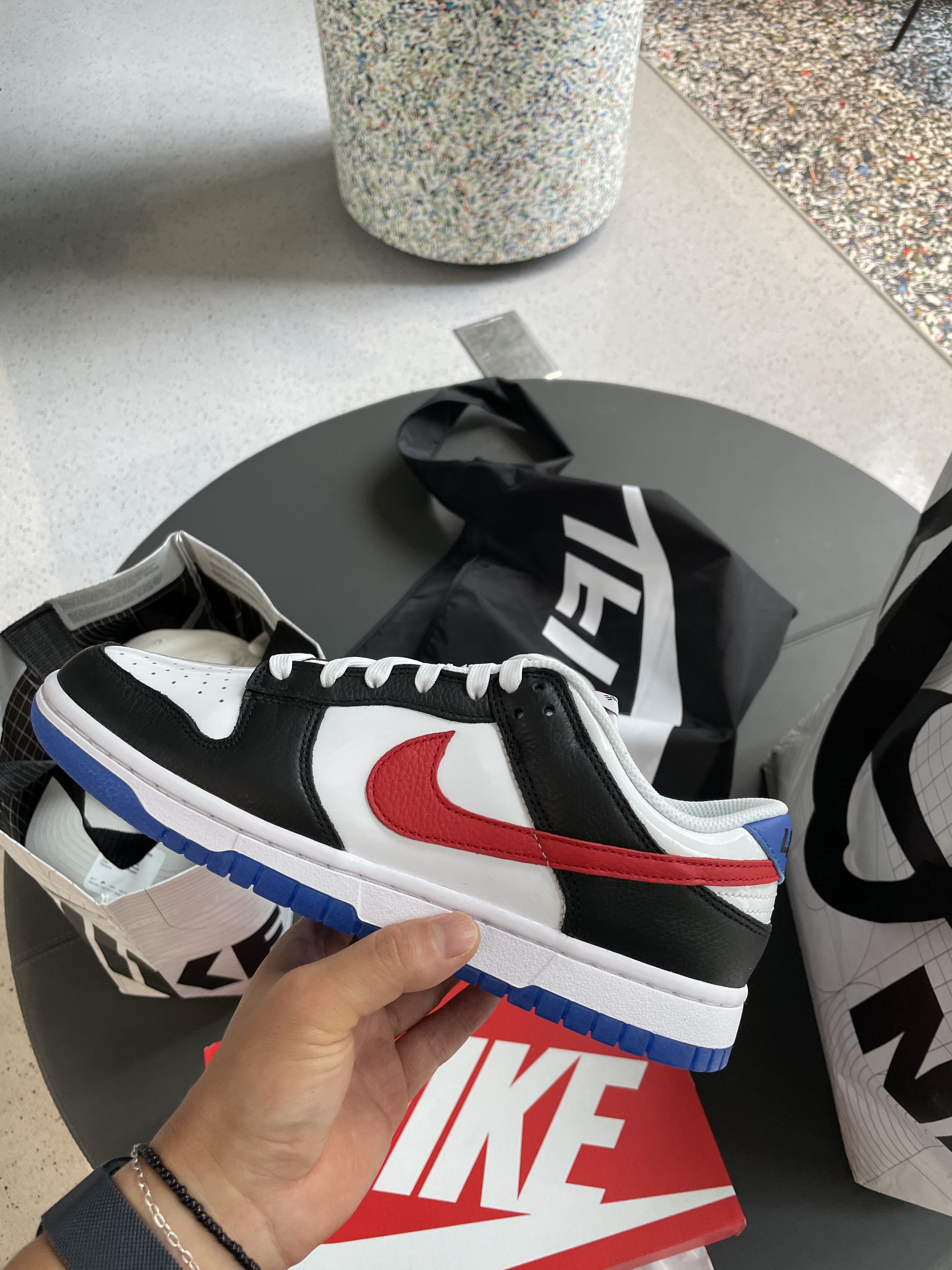 (W) Jordan 1 Low Chicago Flip, Nike Dunk Low SE Seoul (With Special Gift) 착용 스타일 - 3