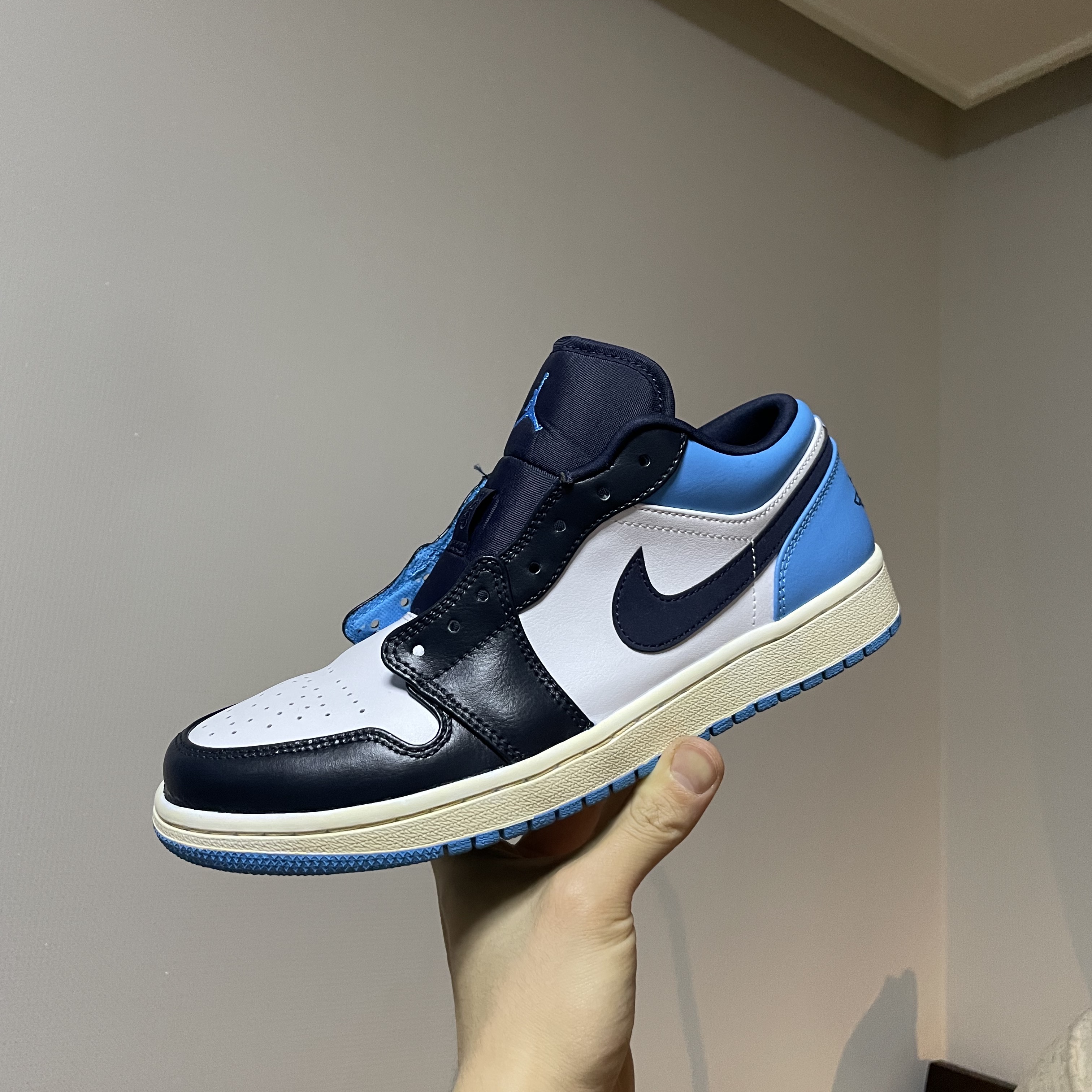 Jordan 1 Retro High OG University Blue, Jordan 1 Retro High OG Volt Gold 착용 스타일 - 5