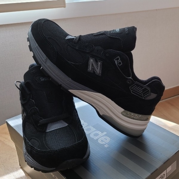 New Balance 992 Made in USA Black 착용 스타일