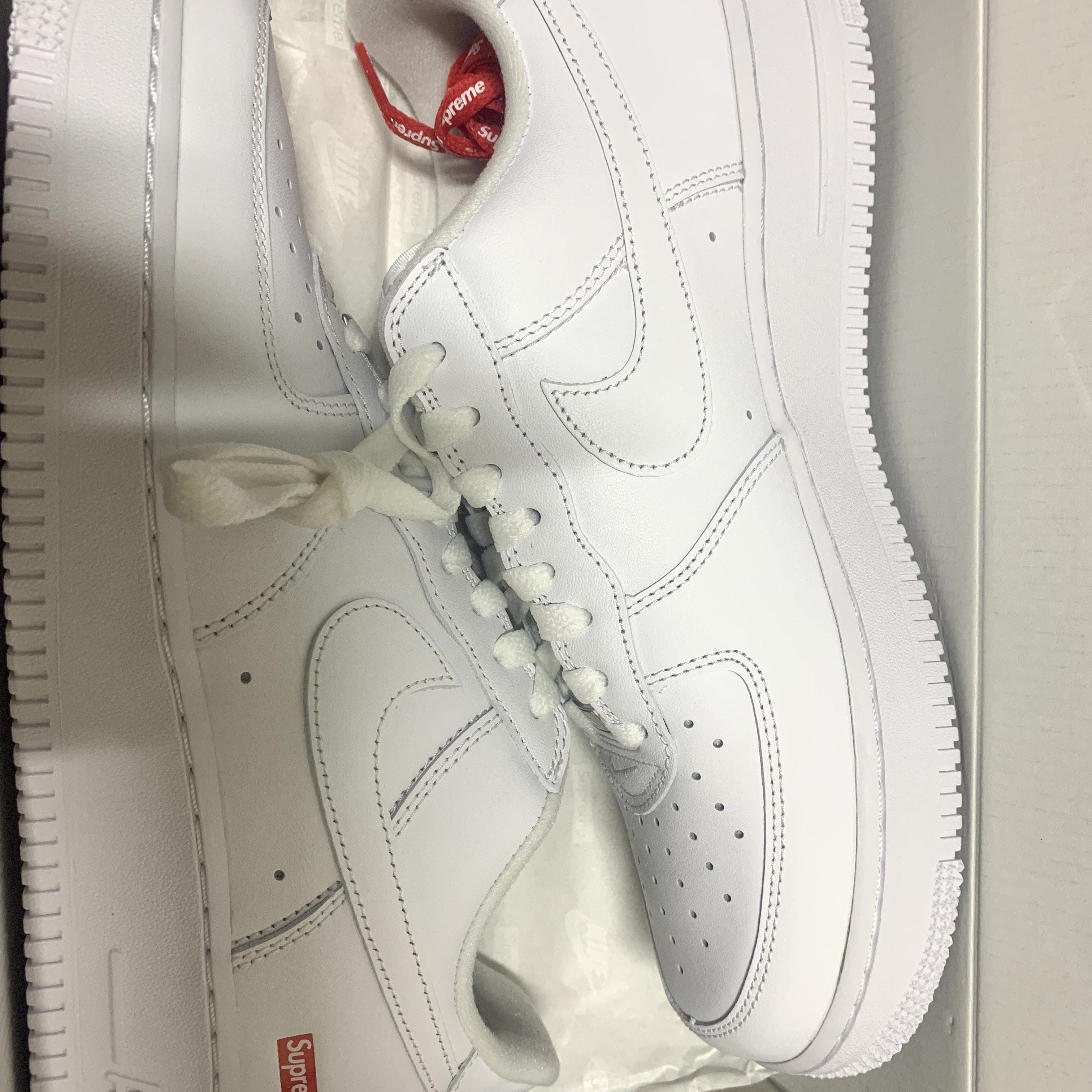 Nike x Supreme Air Force 1 Low White 착용 스타일