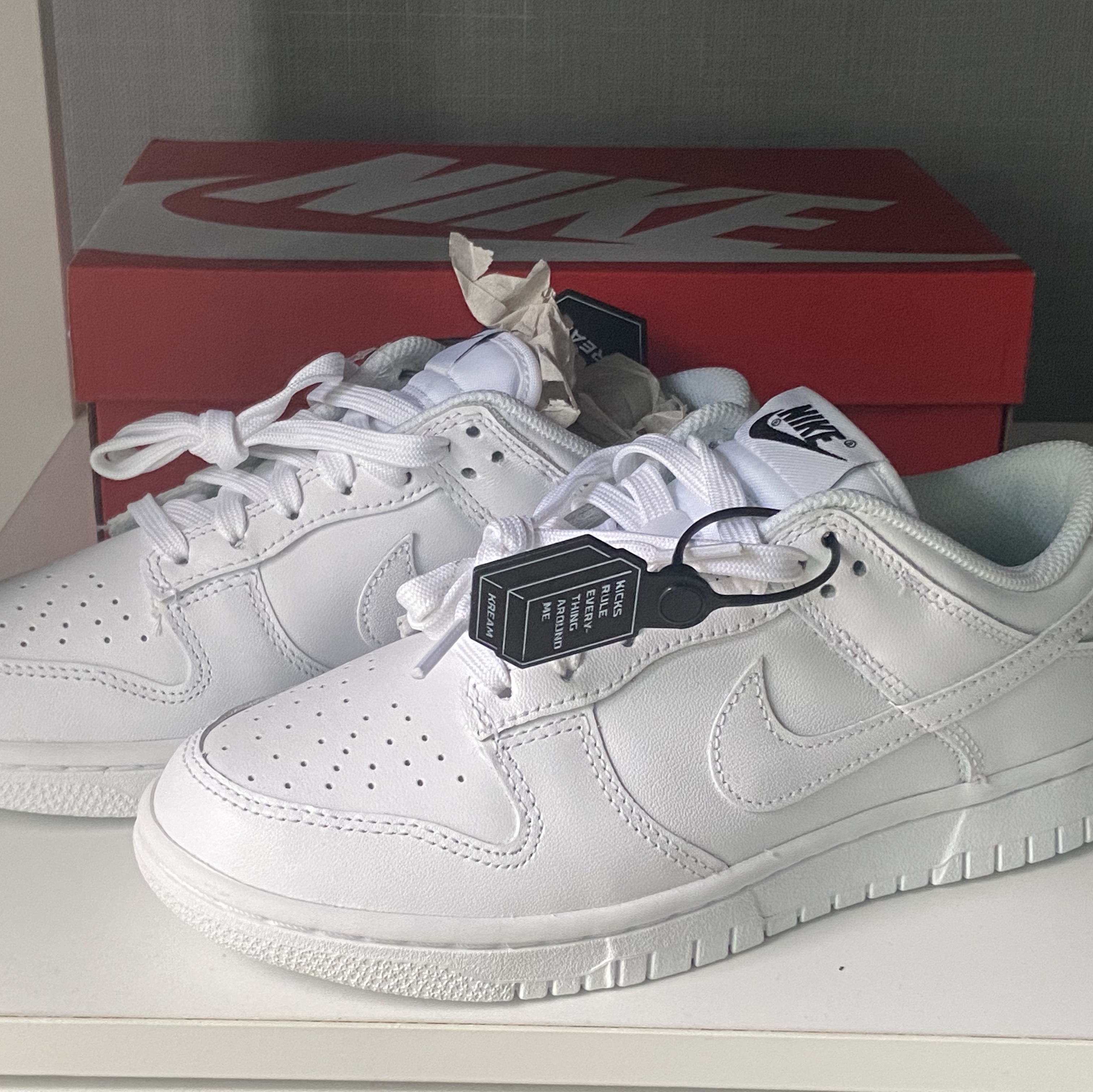 (W) Nike Dunk Low Triple White 착용 스타일 - 1