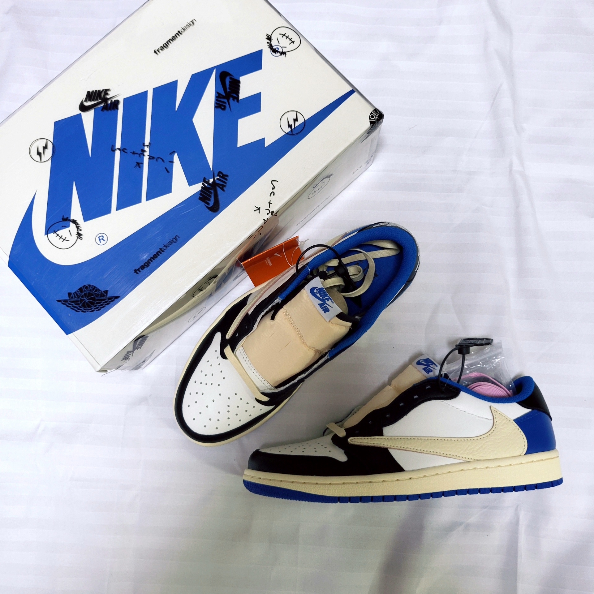 Jordan 1 x Travis Scott x Fragment Retro Low OG SP Military Blue 착용 스타일