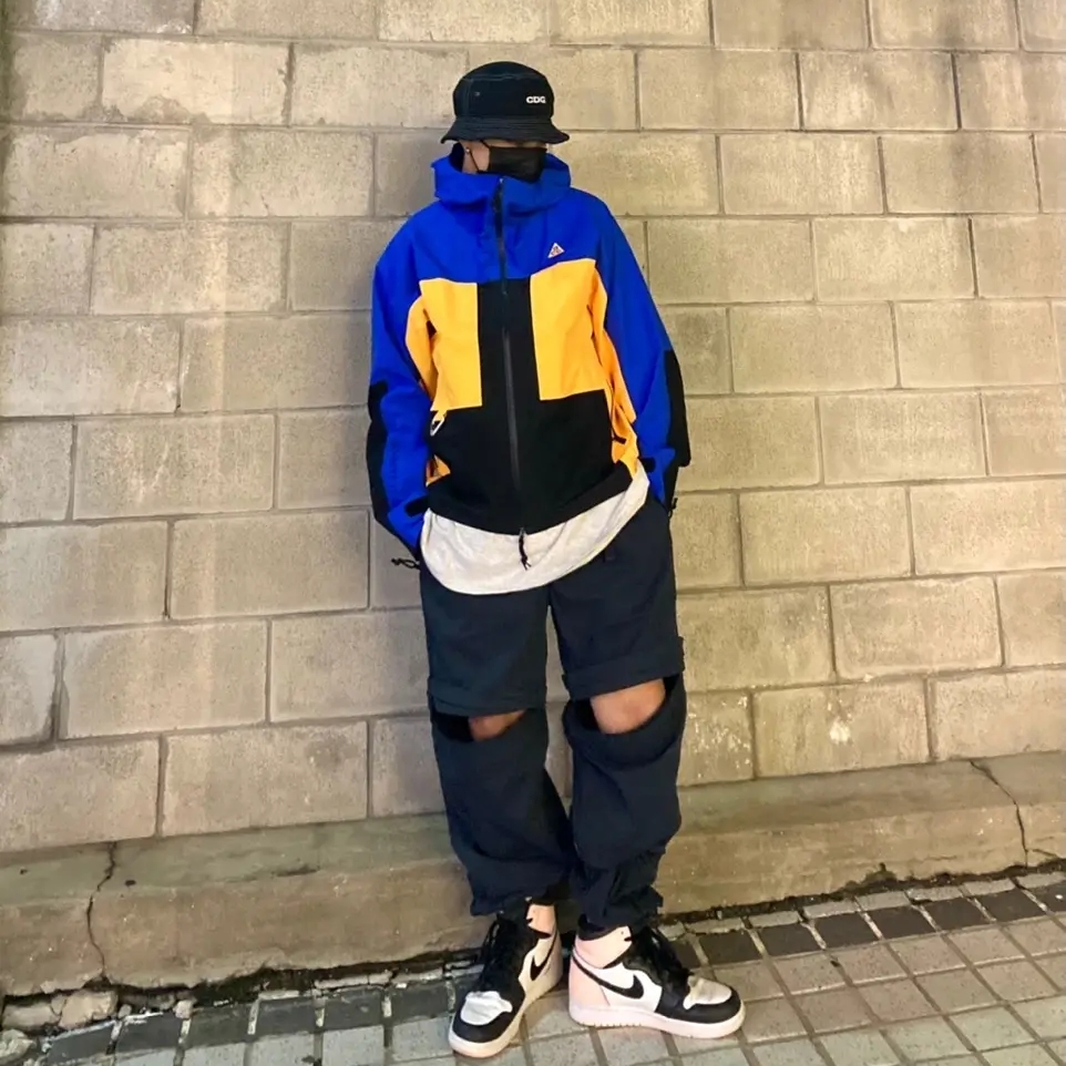 Nike ACG Gore-Tex Misery Ridge Jacket Hyper Royal - Asia, Jordan 1 Retro High OG Crimson Tint 착용 스타일 - 2