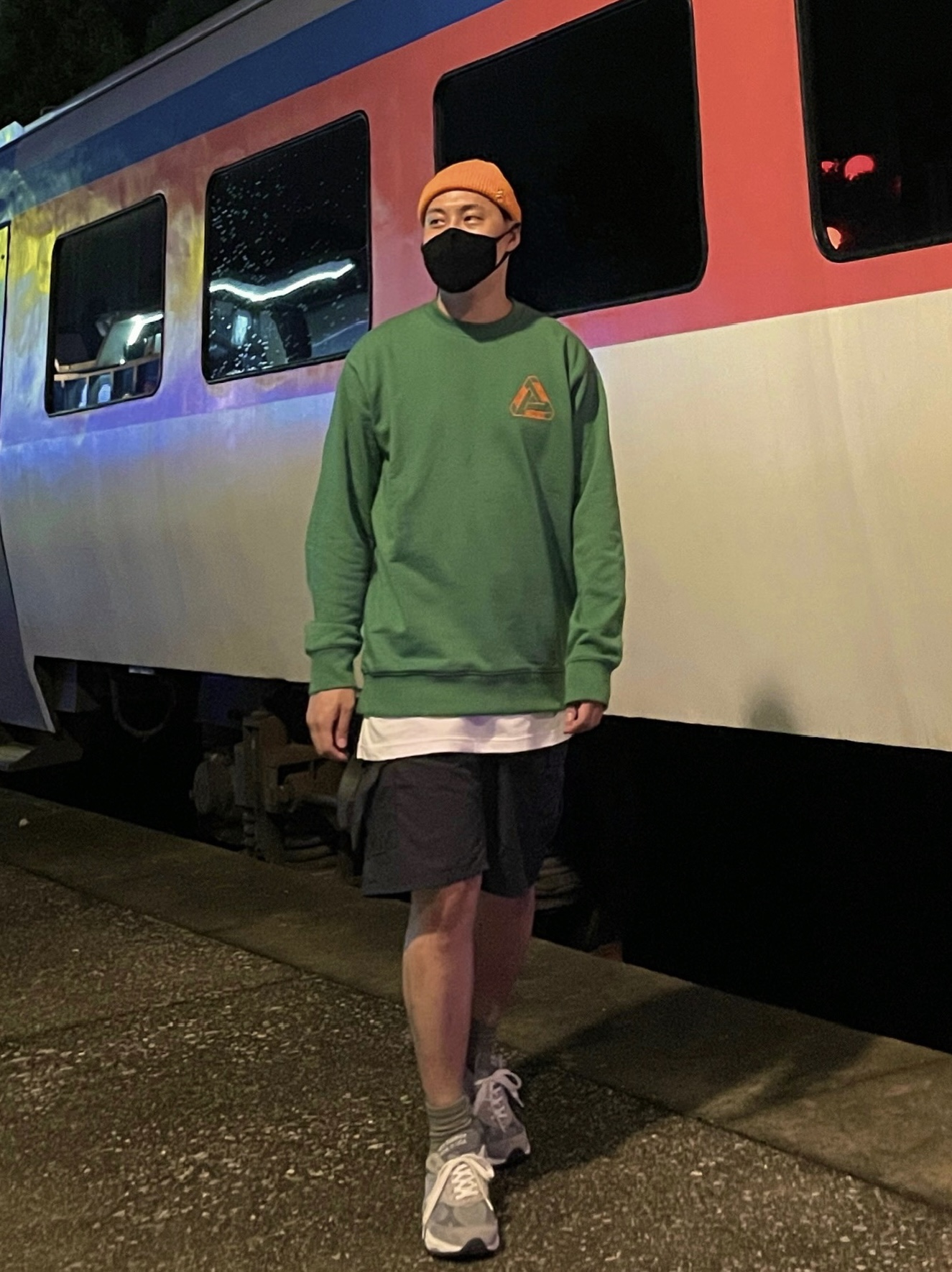 Palace Outliner Mit Designer Crew Green - 21SS, New Balance 993 Made in USA Grey - D Standard 착용 스타일 - 4