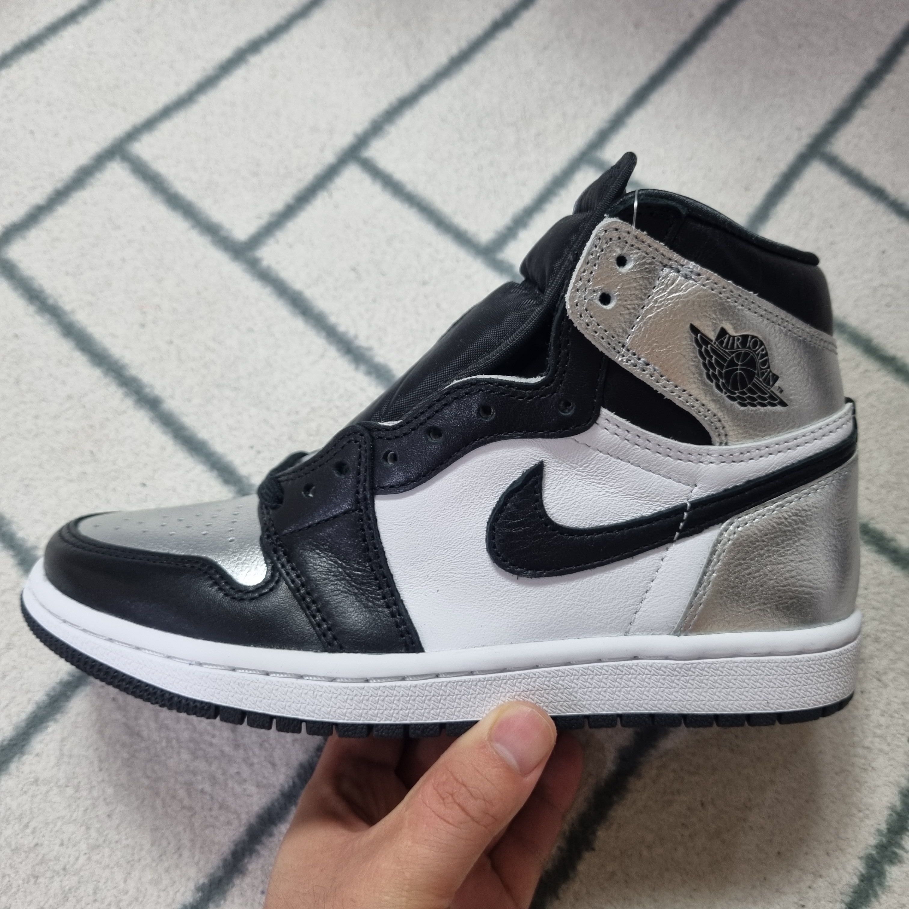 (W) Jordan 1 Retro High OG Silver Toe 착용 스타일 - 2