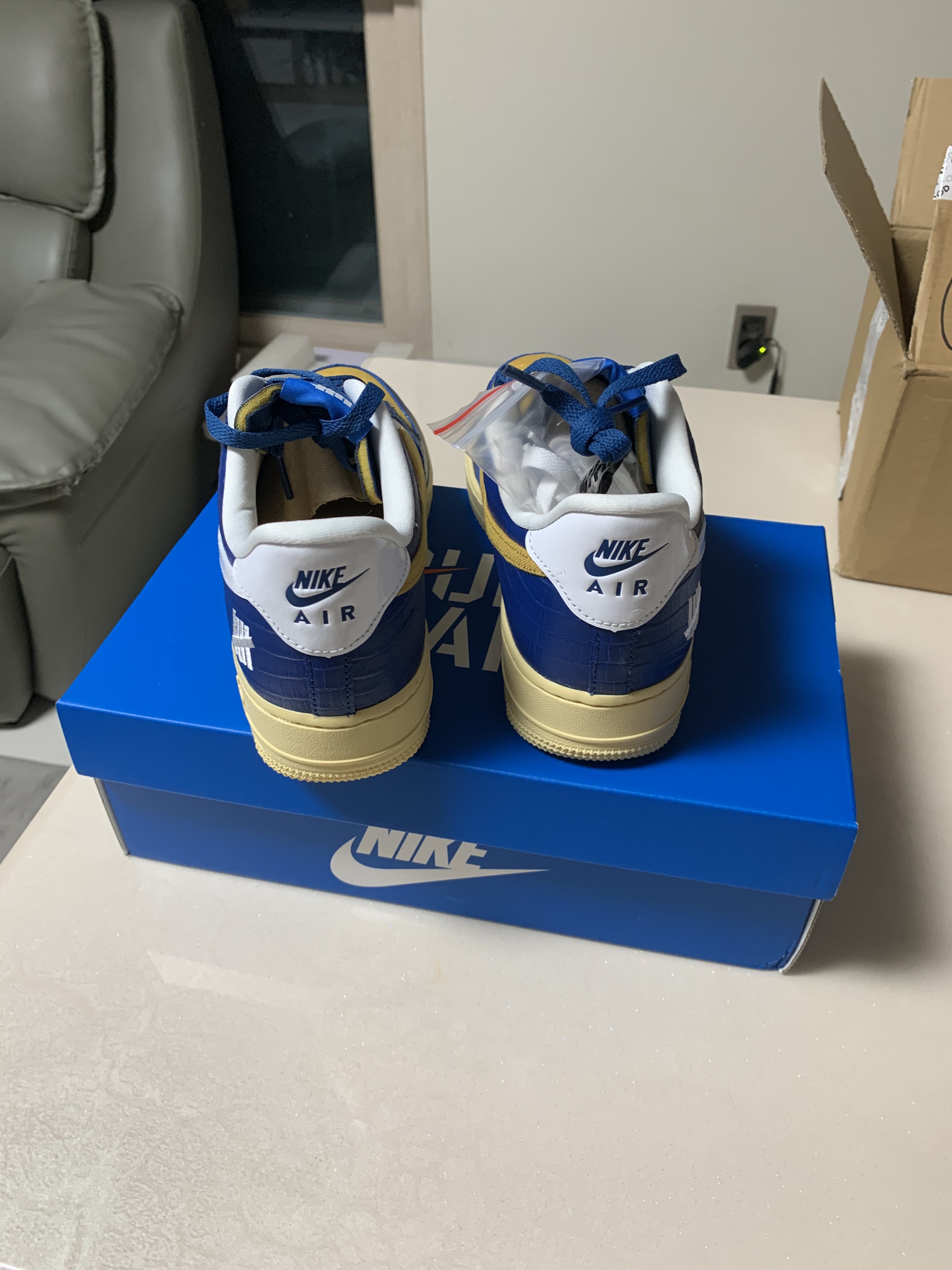 Nike x Undefeated Air Force 1 Low SP 5 On It Court Blue 착용 스타일 - 5