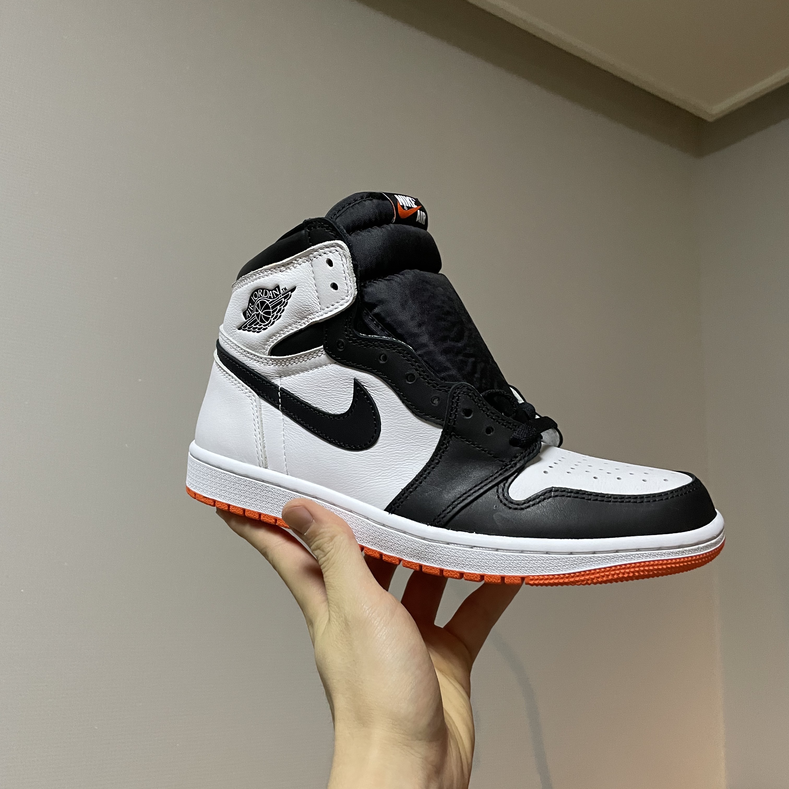 Jordan 1 Retro High OG University Blue, Jordan 1 Retro High OG Volt Gold 착용 스타일 - 4