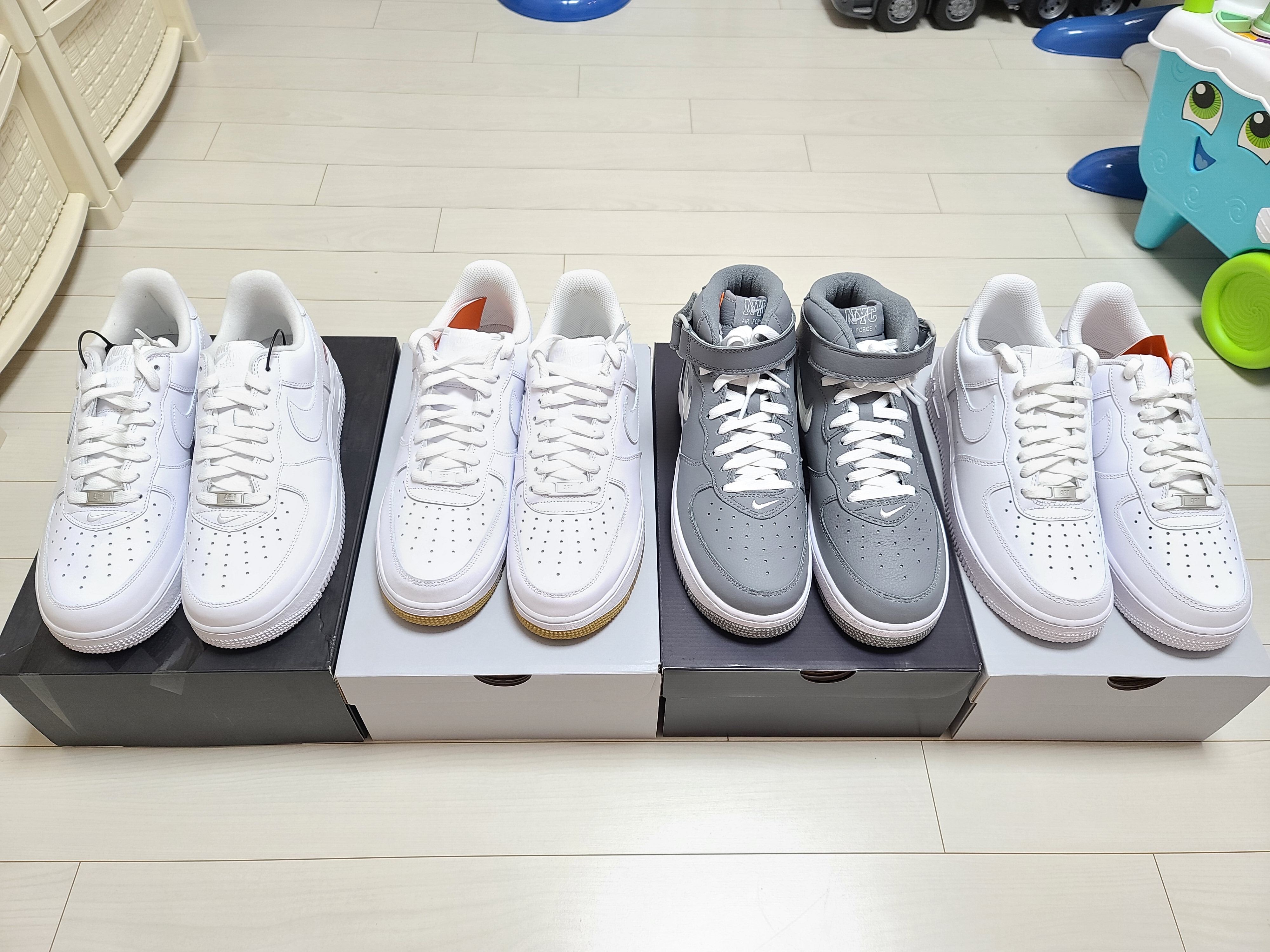 Nike x Supreme Air Force 1 Low White, Nike Air Force 1 Mid QS NYC Cool Grey 착용 스타일 - 5