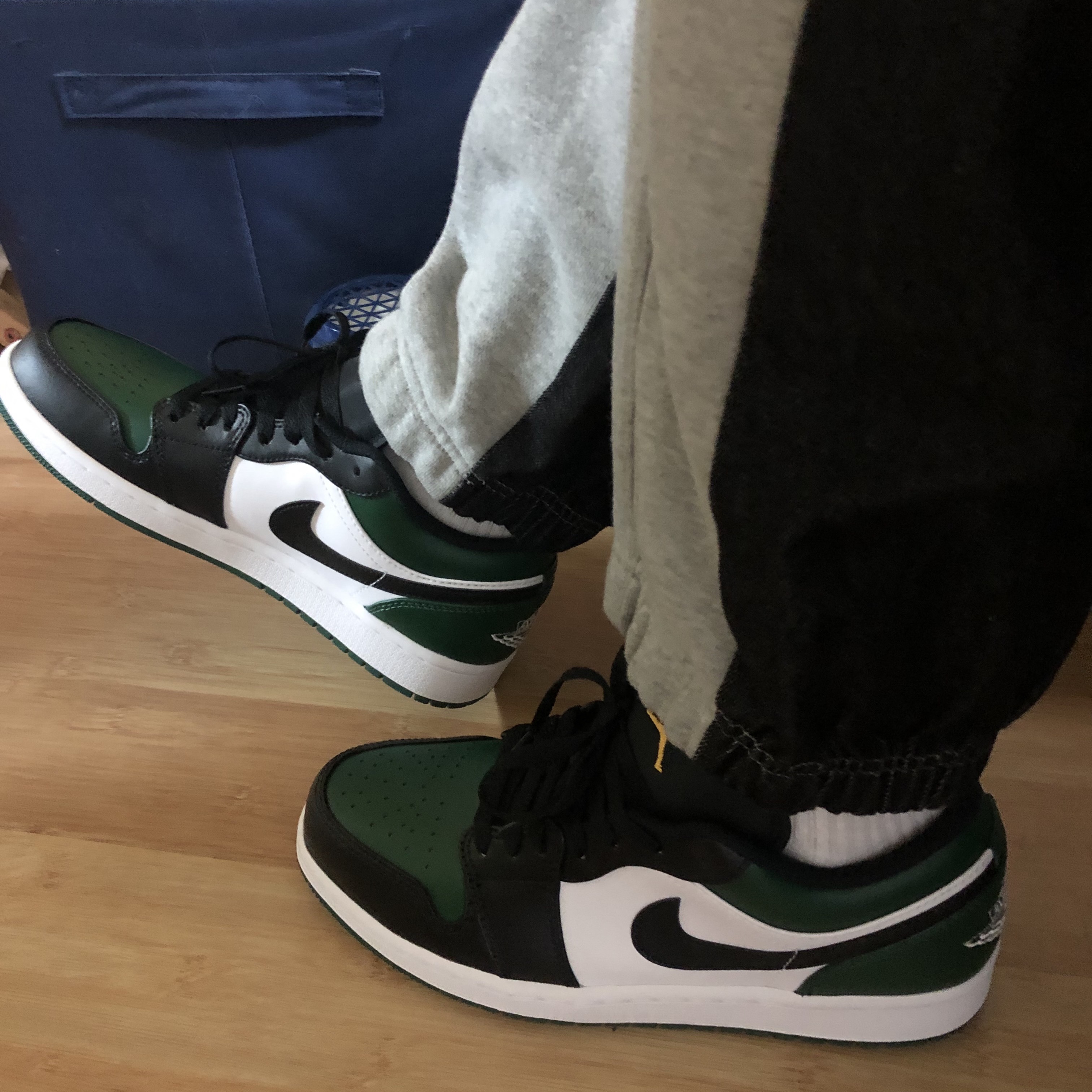 Jordan 1 Low Green Toe 착용 스타일 - 1
