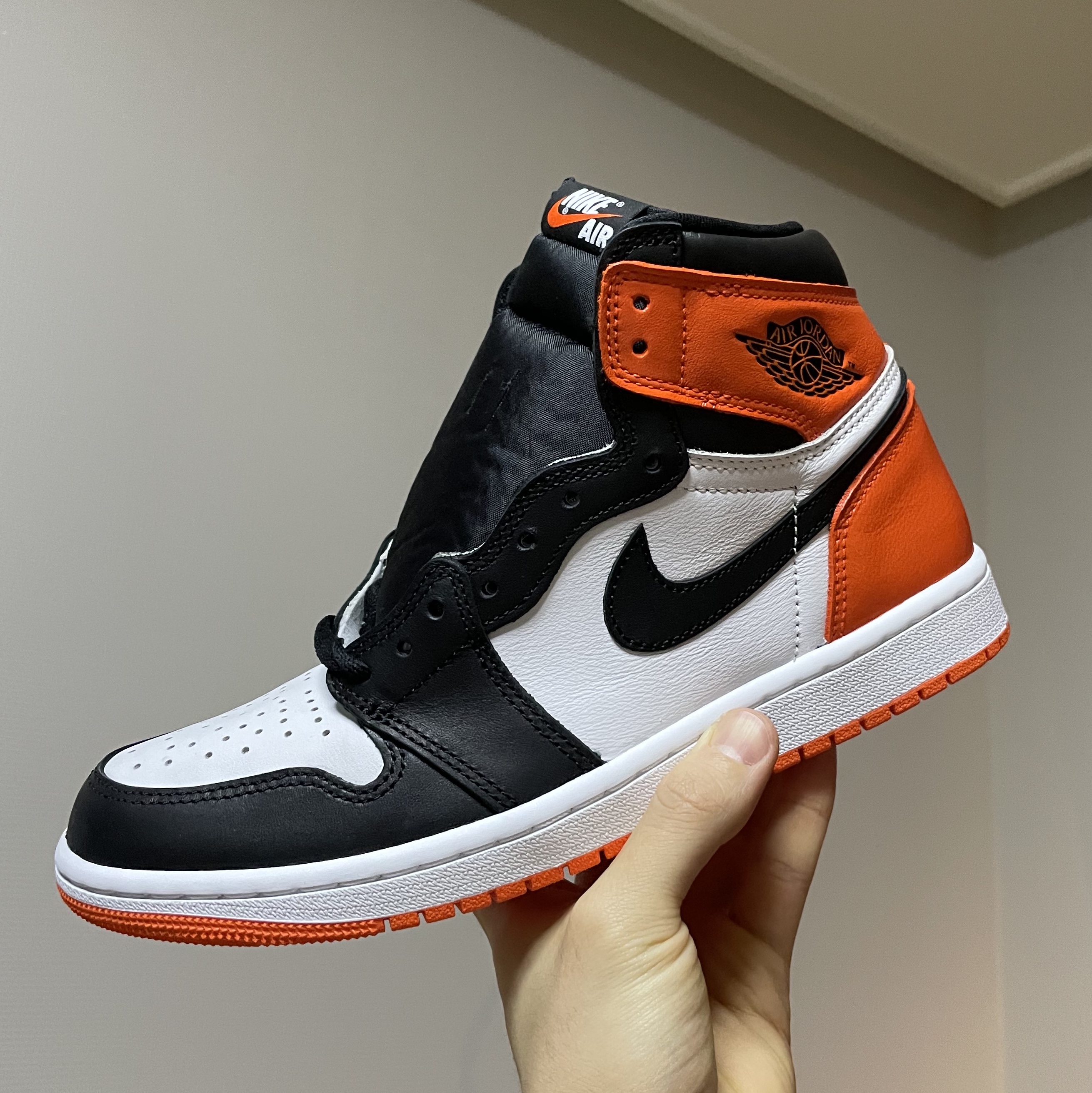 Jordan 1 Low OG Neutral Grey, Jordan 1 Retro High OG Defiant SB LA to Chicago 착용 스타일 - 3