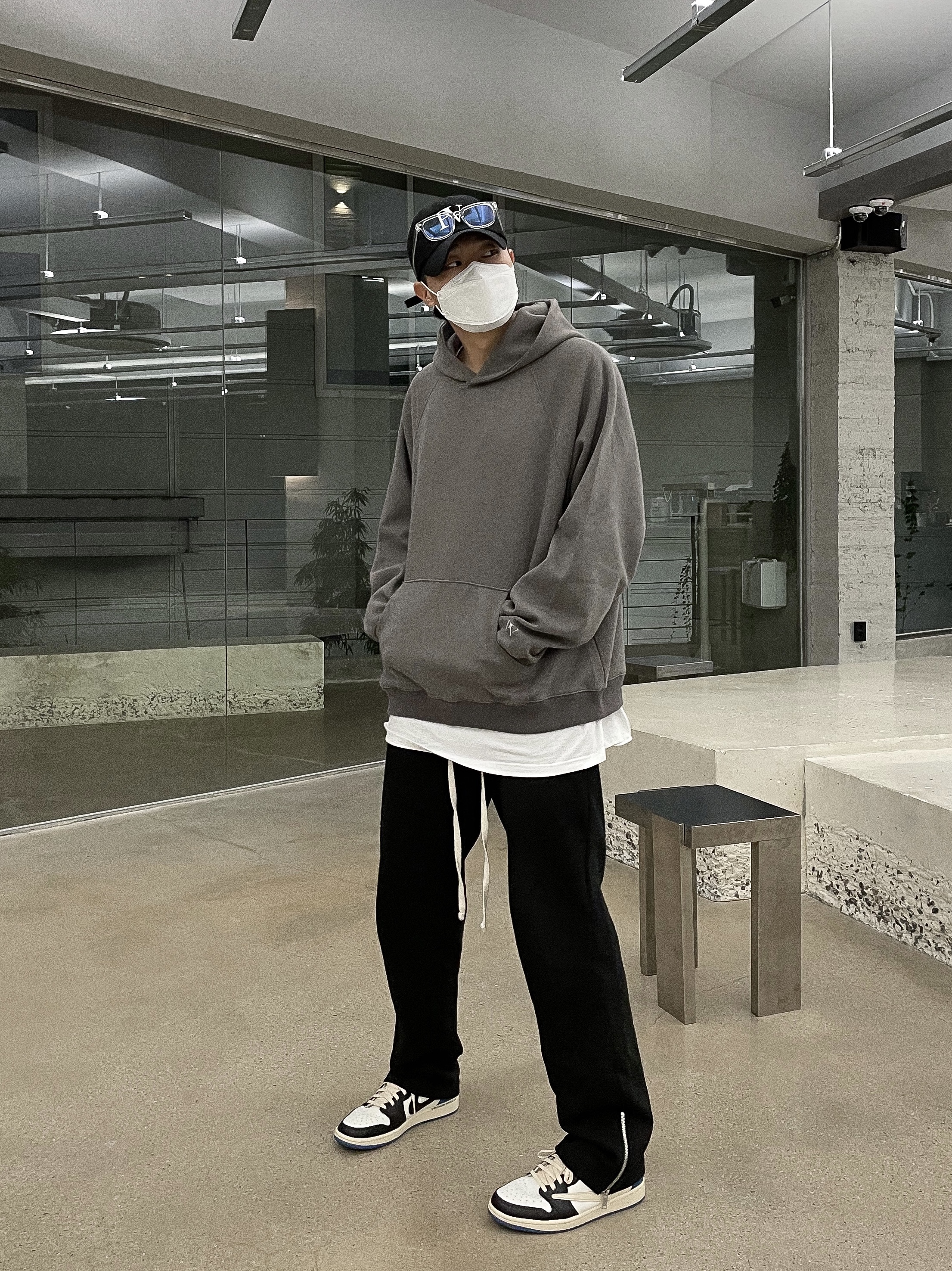 Jordan 1 x Travis Scott x Fragment Retro Low OG SP Military Blue 착용 스타일