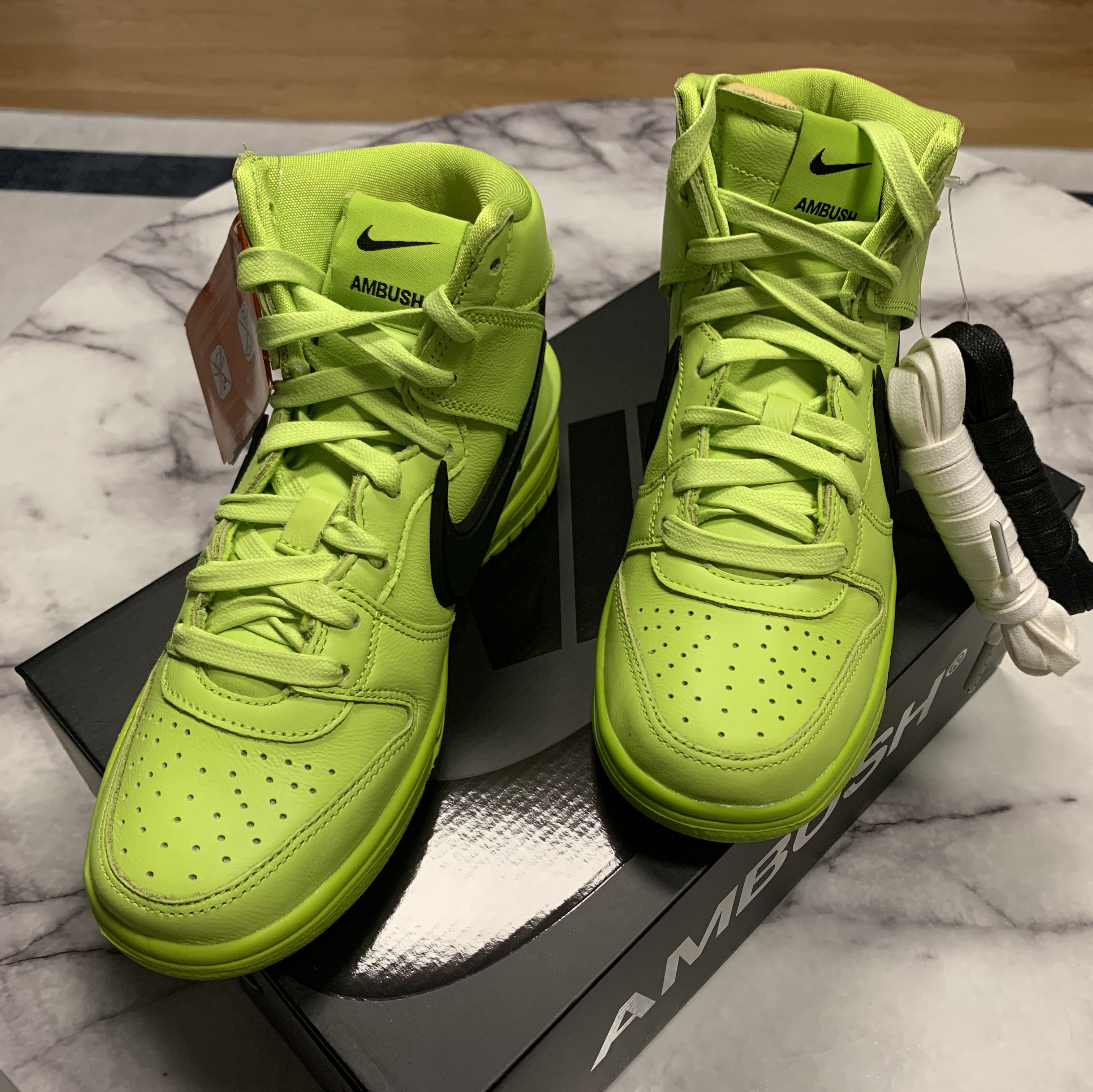 Nike x Ambush Dunk High Flash Lime 착용 스타일 - 3