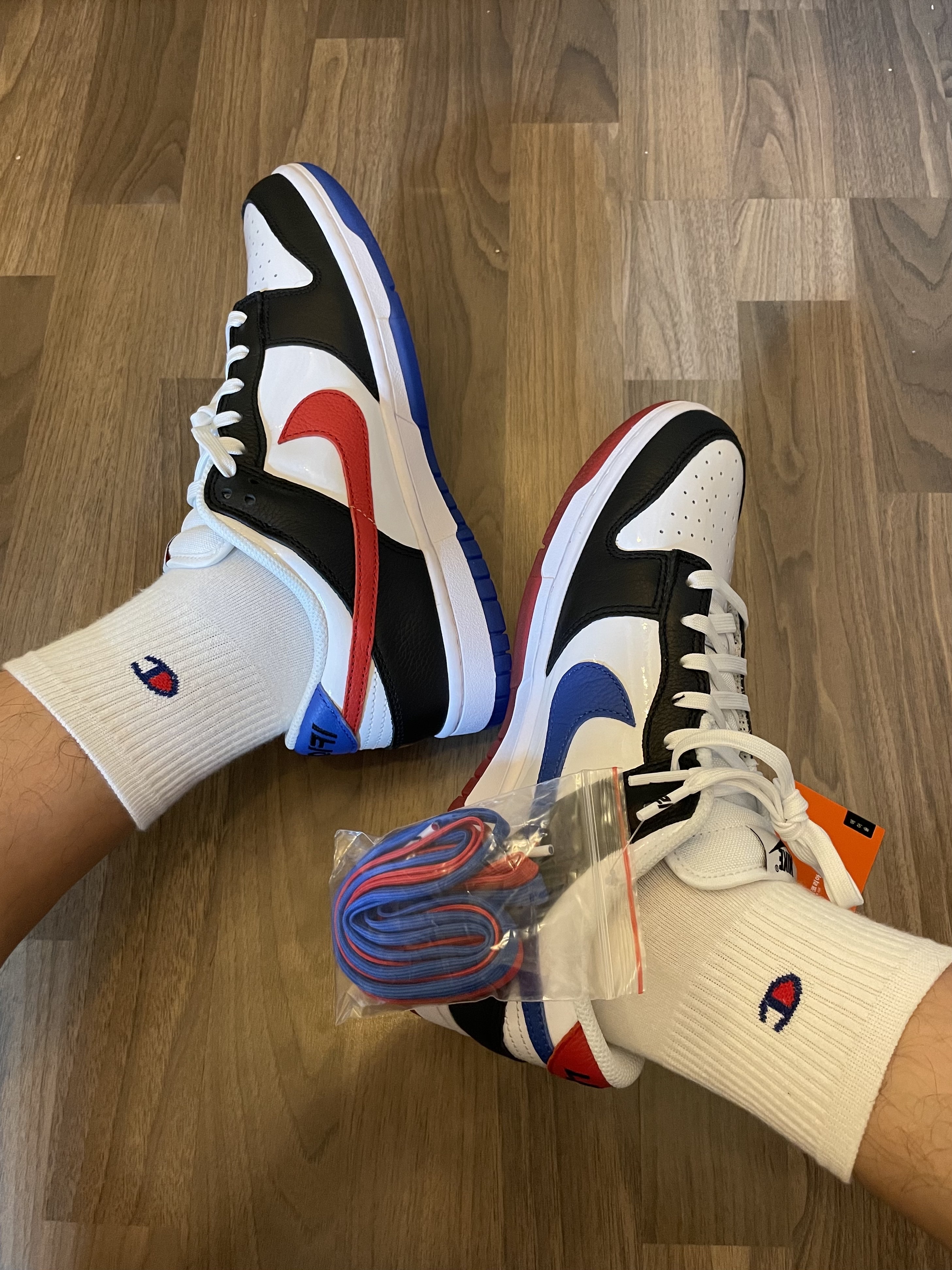 (W) Jordan 1 Low Chicago Flip, Nike Dunk Low SE Seoul (With Special Gift) 착용 스타일 - 4