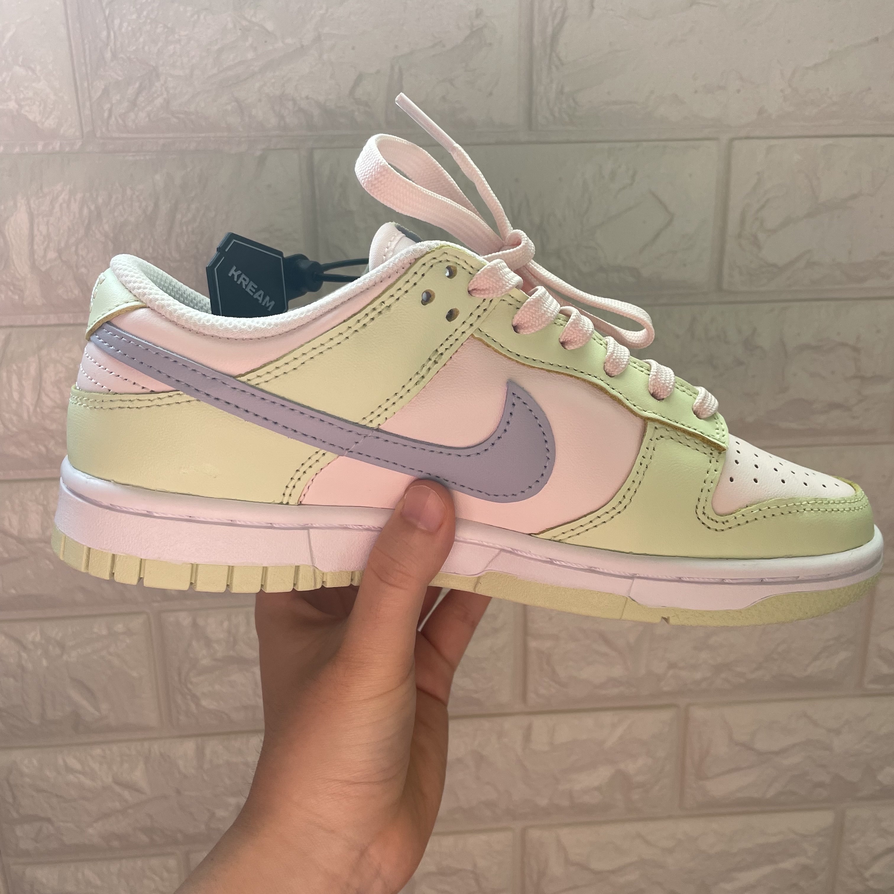 (W) Nike Dunk Low Light Soft Pink 착용 스타일 - 1