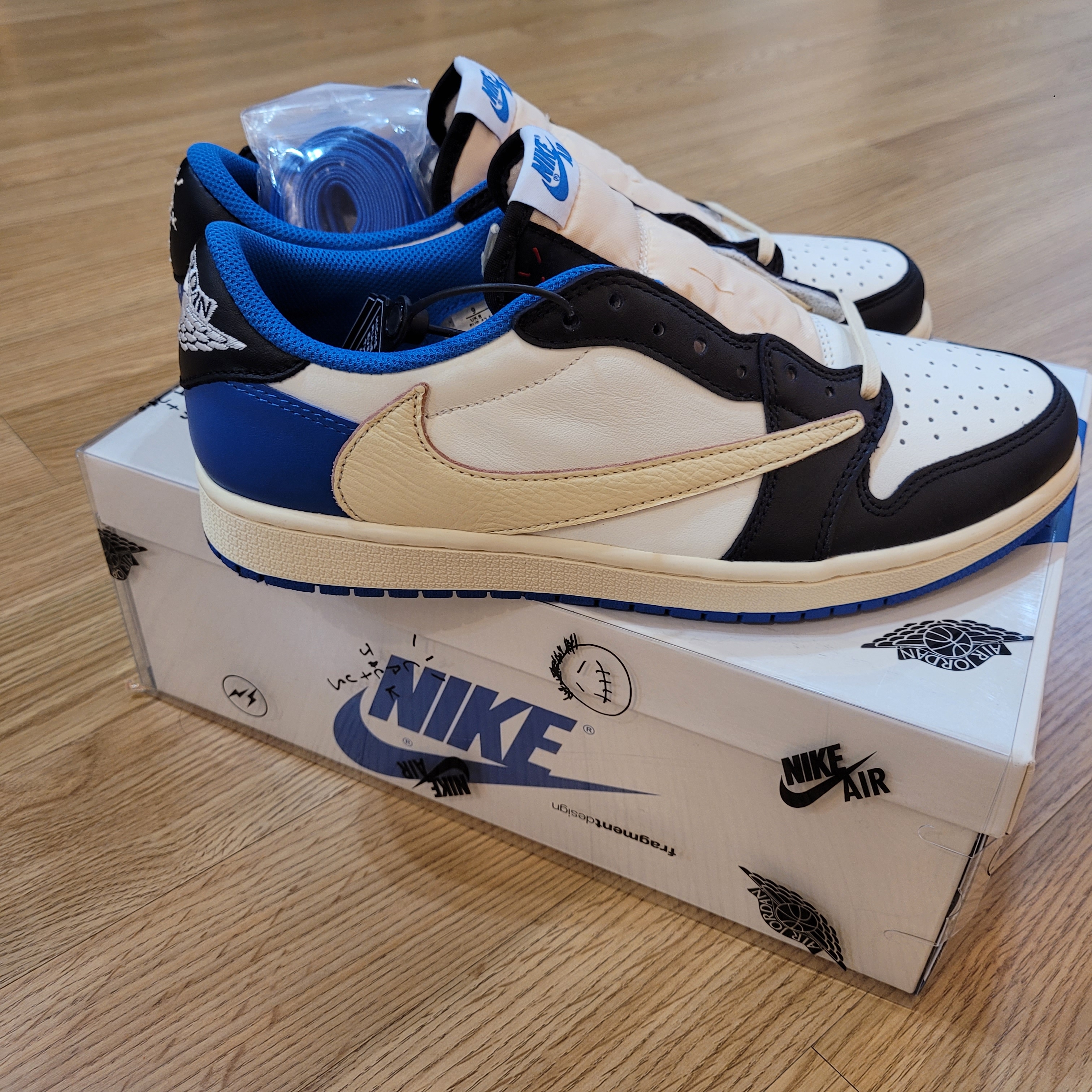 Jordan 1 x Travis Scott x Fragment Retro Low OG SP Military Blue 착용 스타일