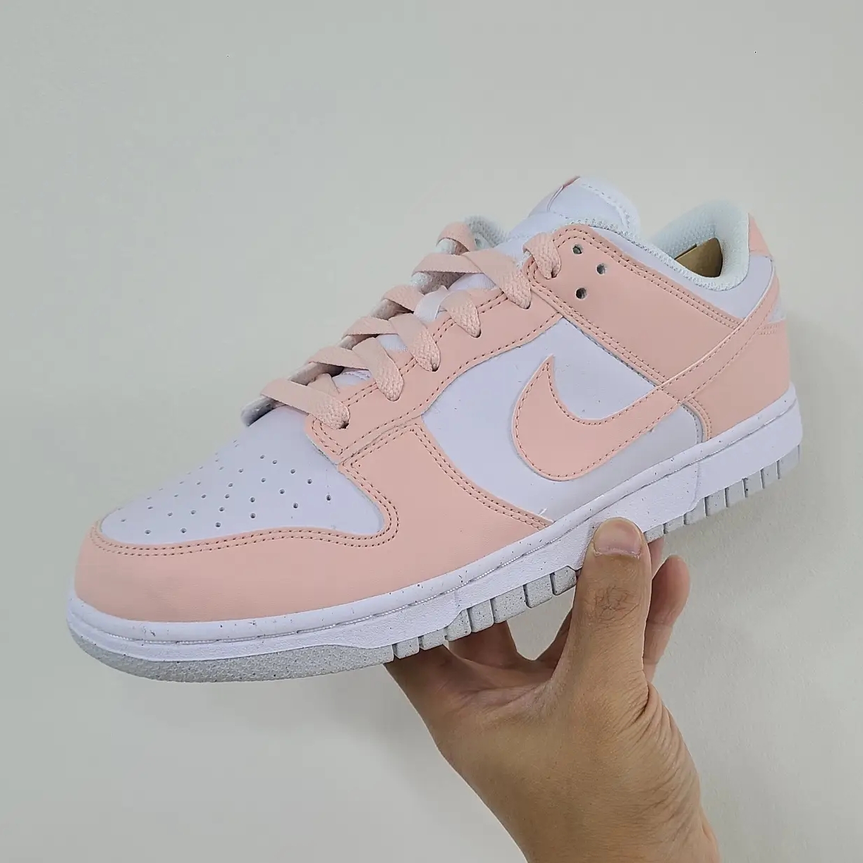 (W) Nike Dunk Low Next Nature Pale Coral 착용 스타일 - 1