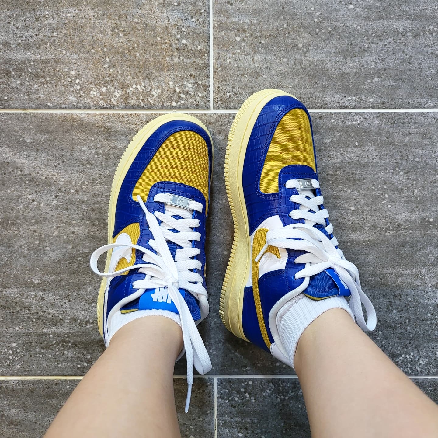 Nike x Undefeated Air Force 1 Low SP 5 On It Court Blue 착용 스타일 - 3