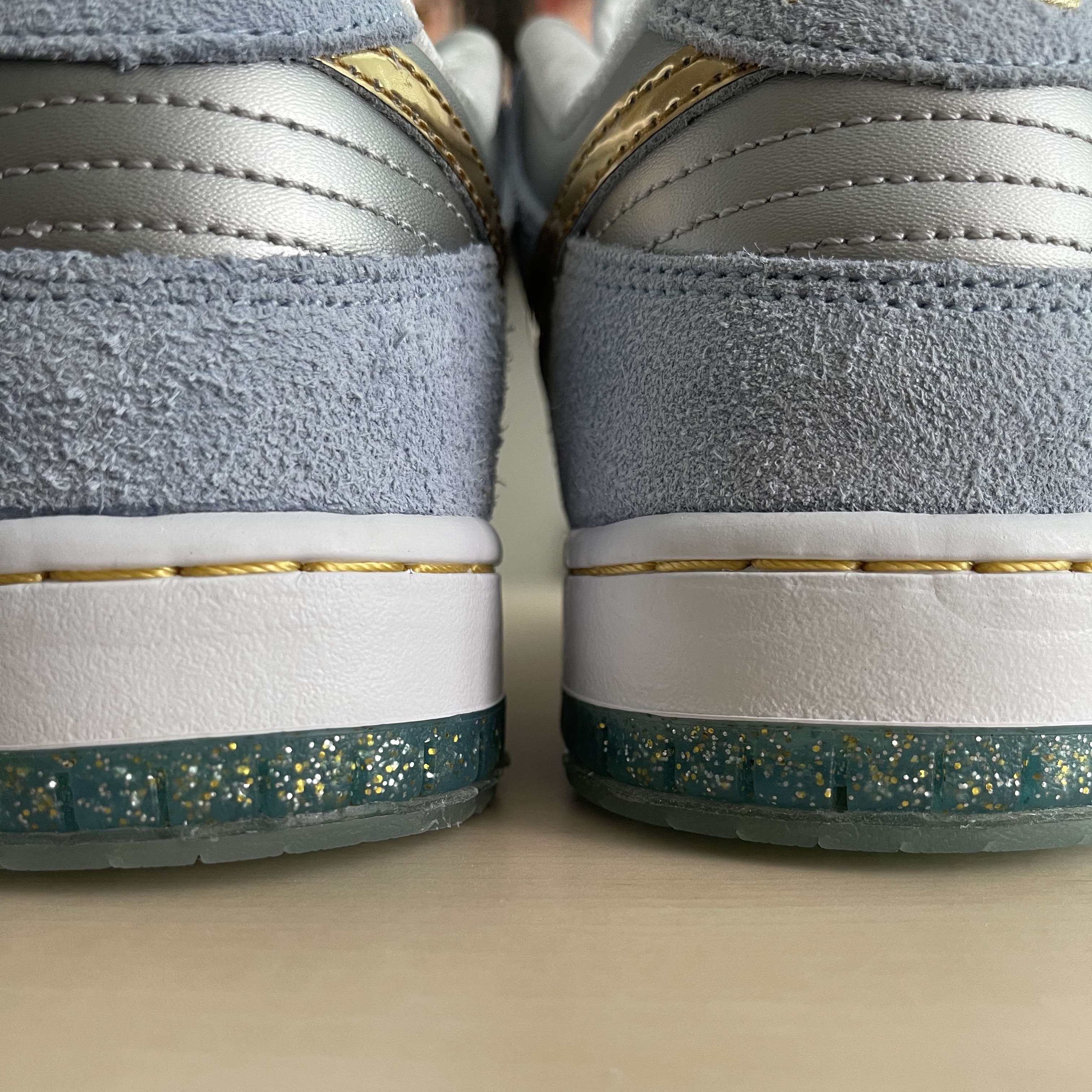 Nike x Sean Cliver SB Dunk Low Holiday Special 착용 스타일 - 4