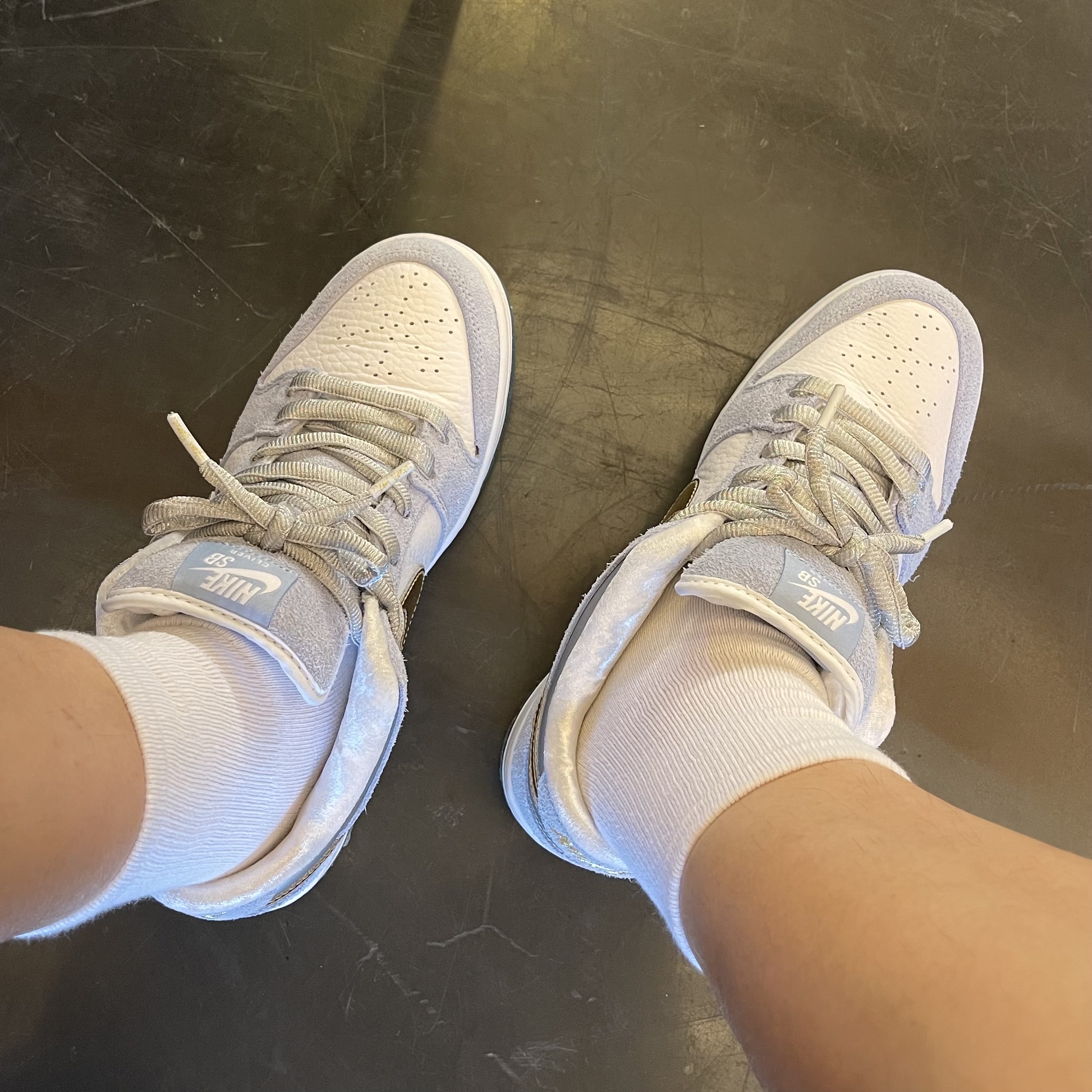 Nike x Sean Cliver SB Dunk Low Holiday Special 착용 스타일 - 2