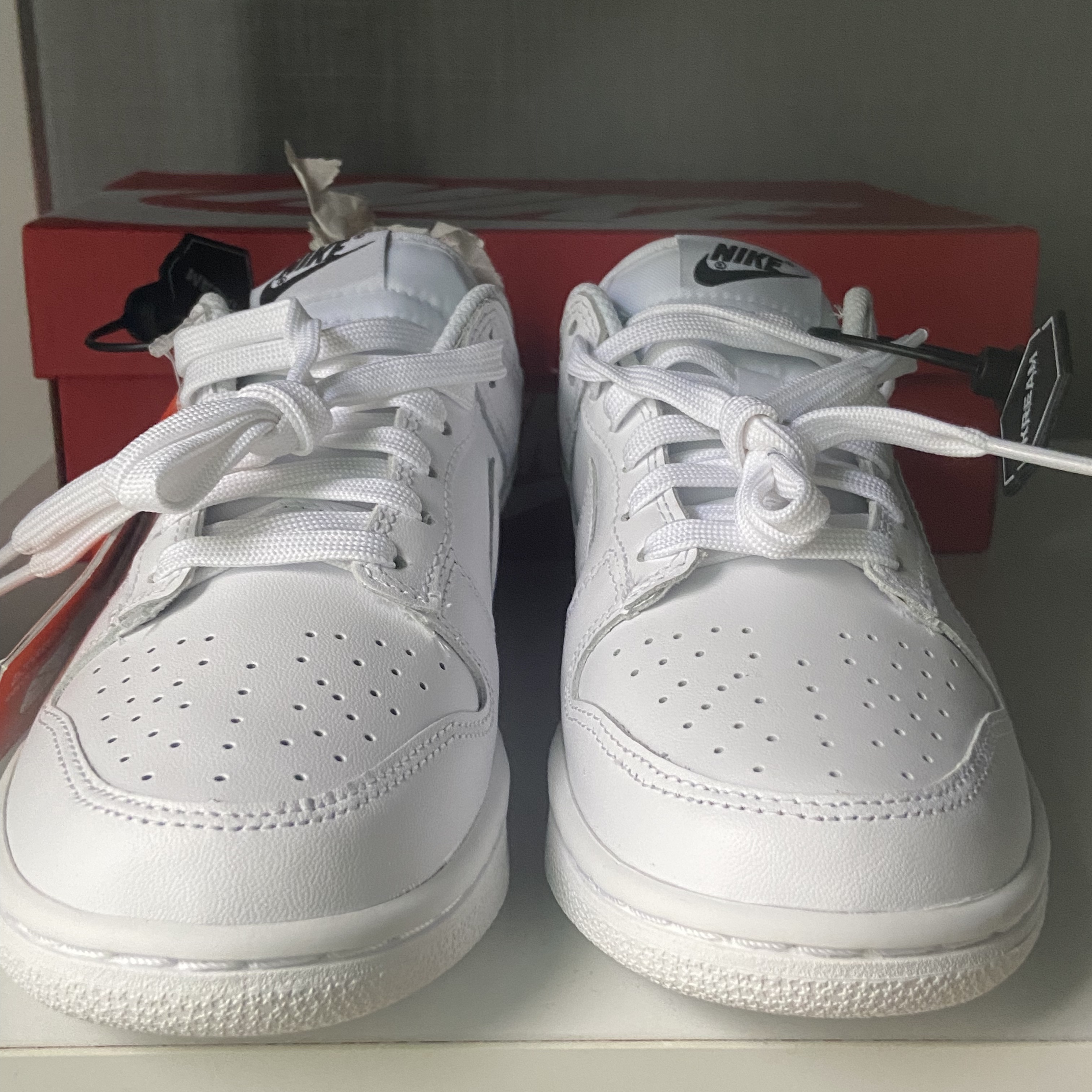 (W) Nike Dunk Low Triple White 착용 스타일 - 2