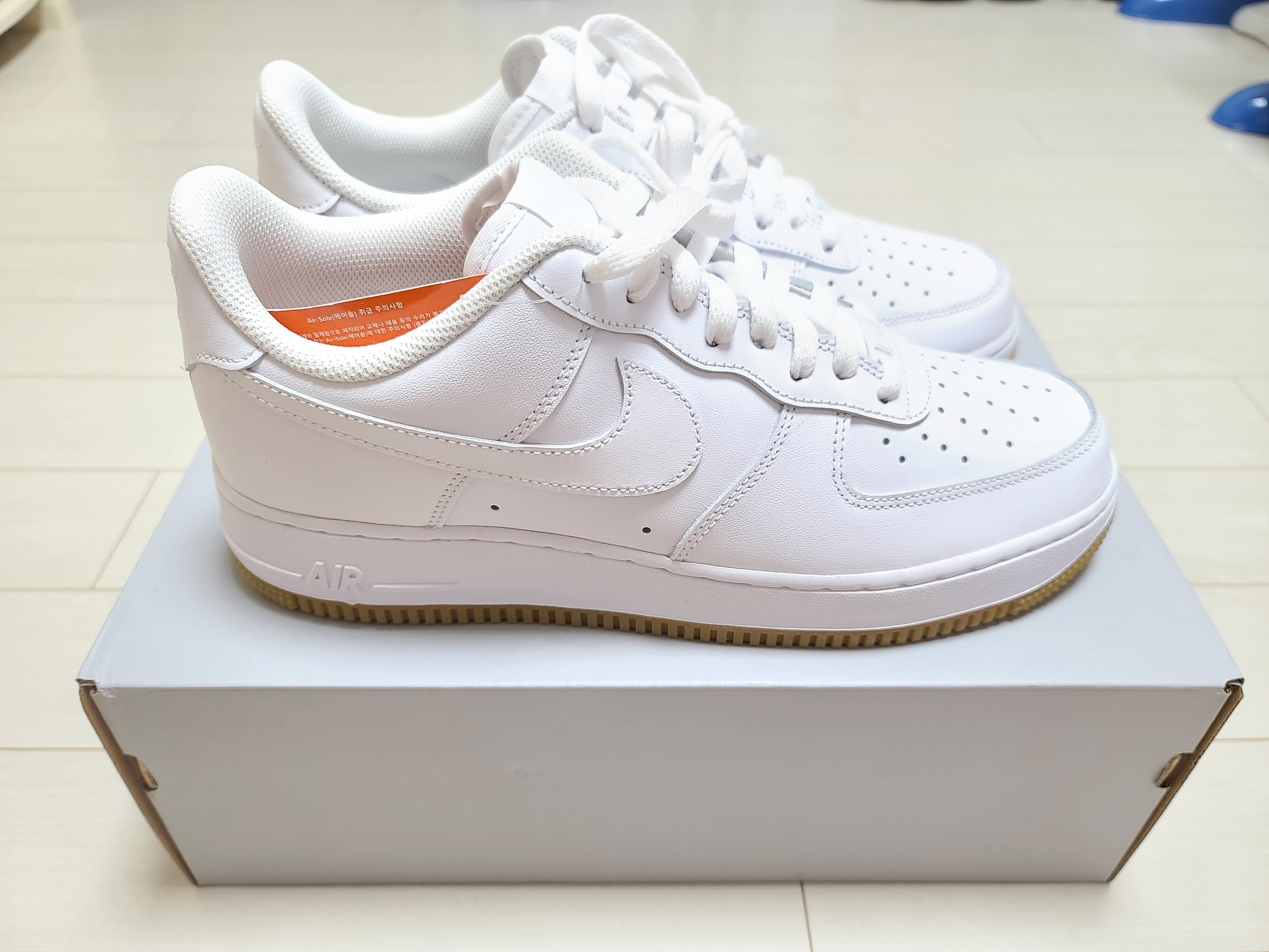 Nike x Supreme Air Force 1 Low White, Nike Air Force 1 Mid QS NYC Cool Grey 착용 스타일 - 3