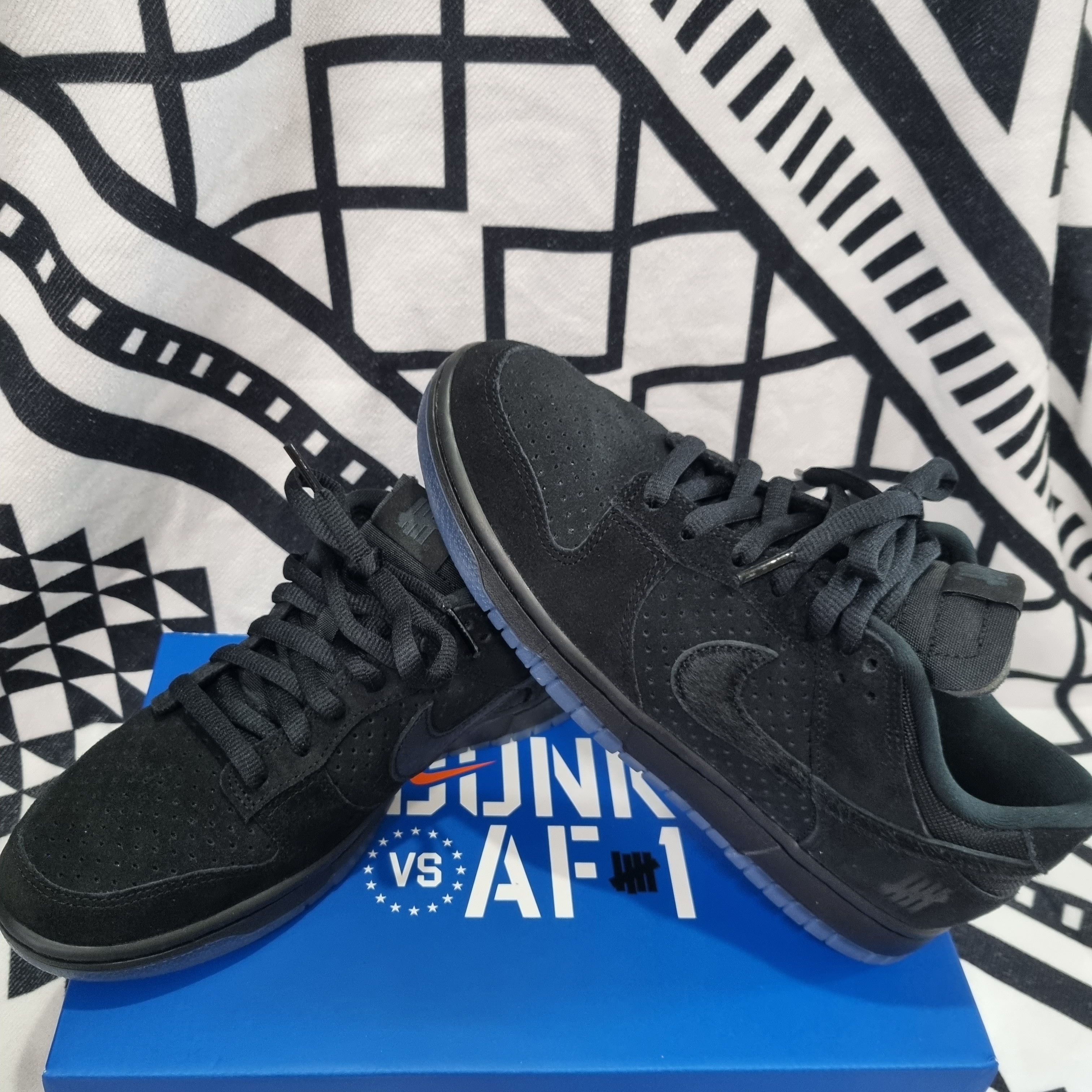 Nike x Undefeated Dunk Low SP 5 On It Black 착용 스타일 - 3