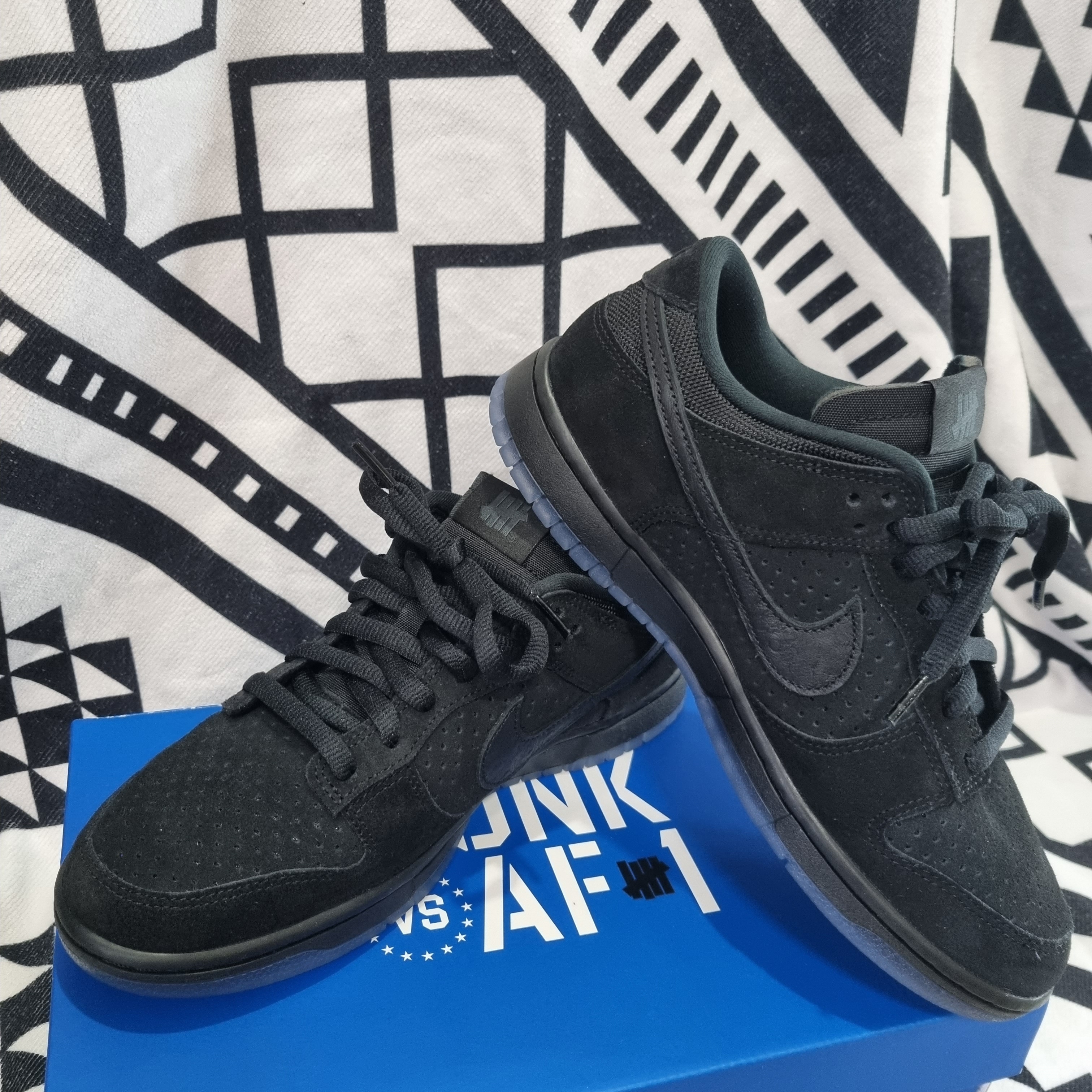 Nike x Undefeated Dunk Low SP 5 On It Black 착용 스타일 - 5