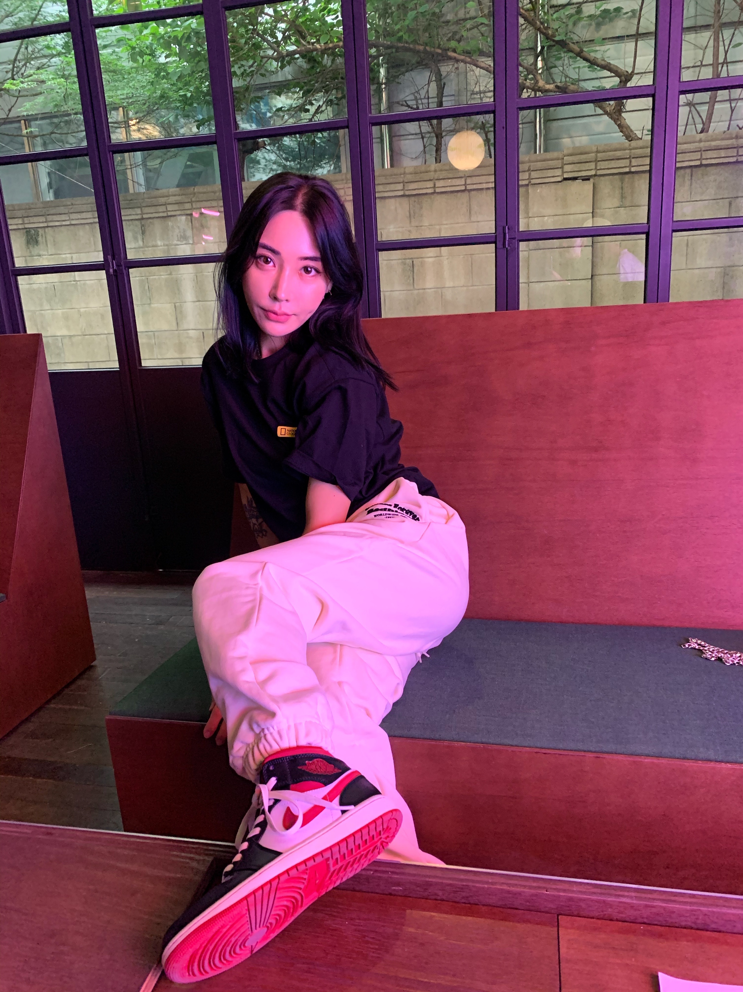 Jordan 1 Mid Gym Red Black White 착용 스타일 - 4