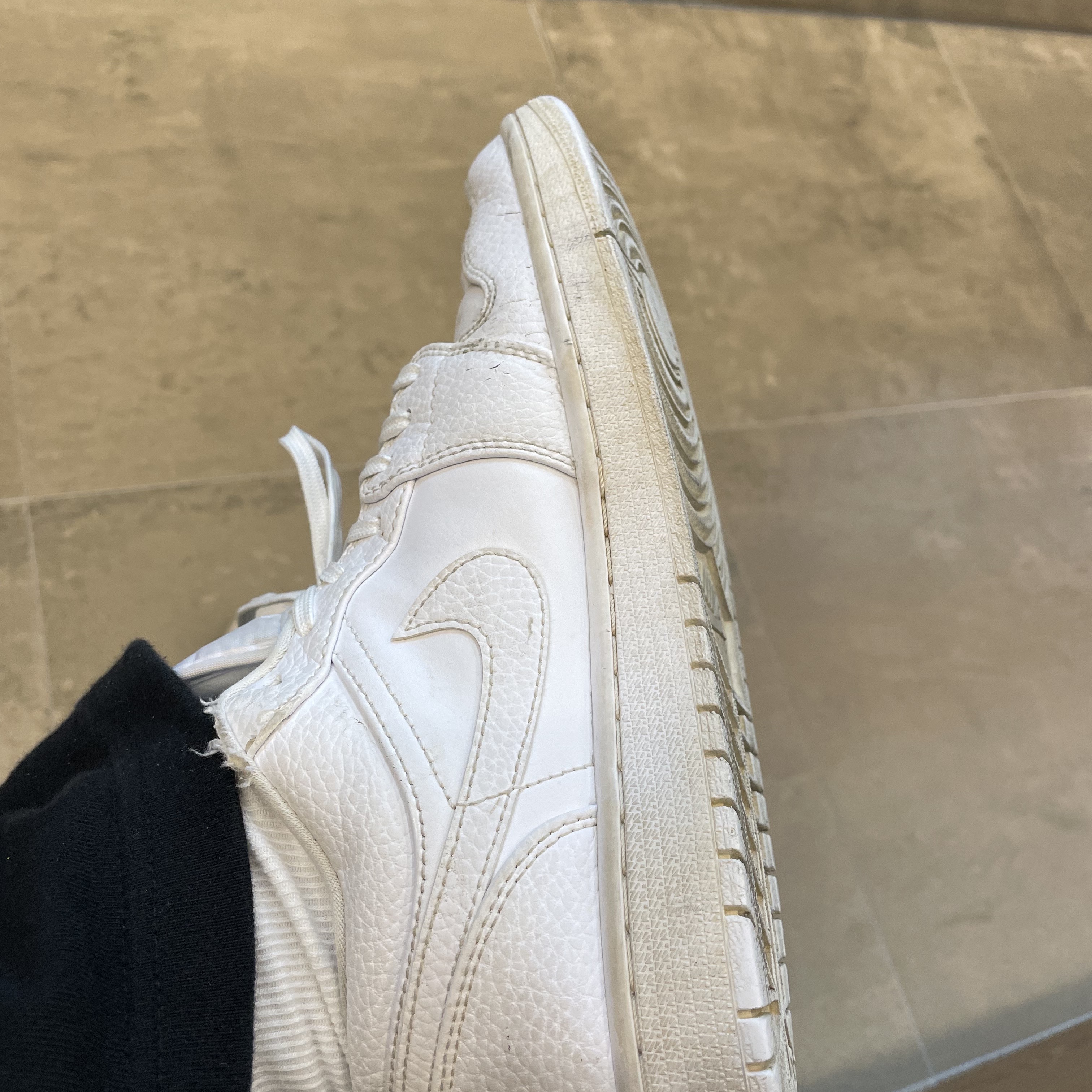 Jordan 1 Low Triple White Tumbled Leather 2020 착용 스타일