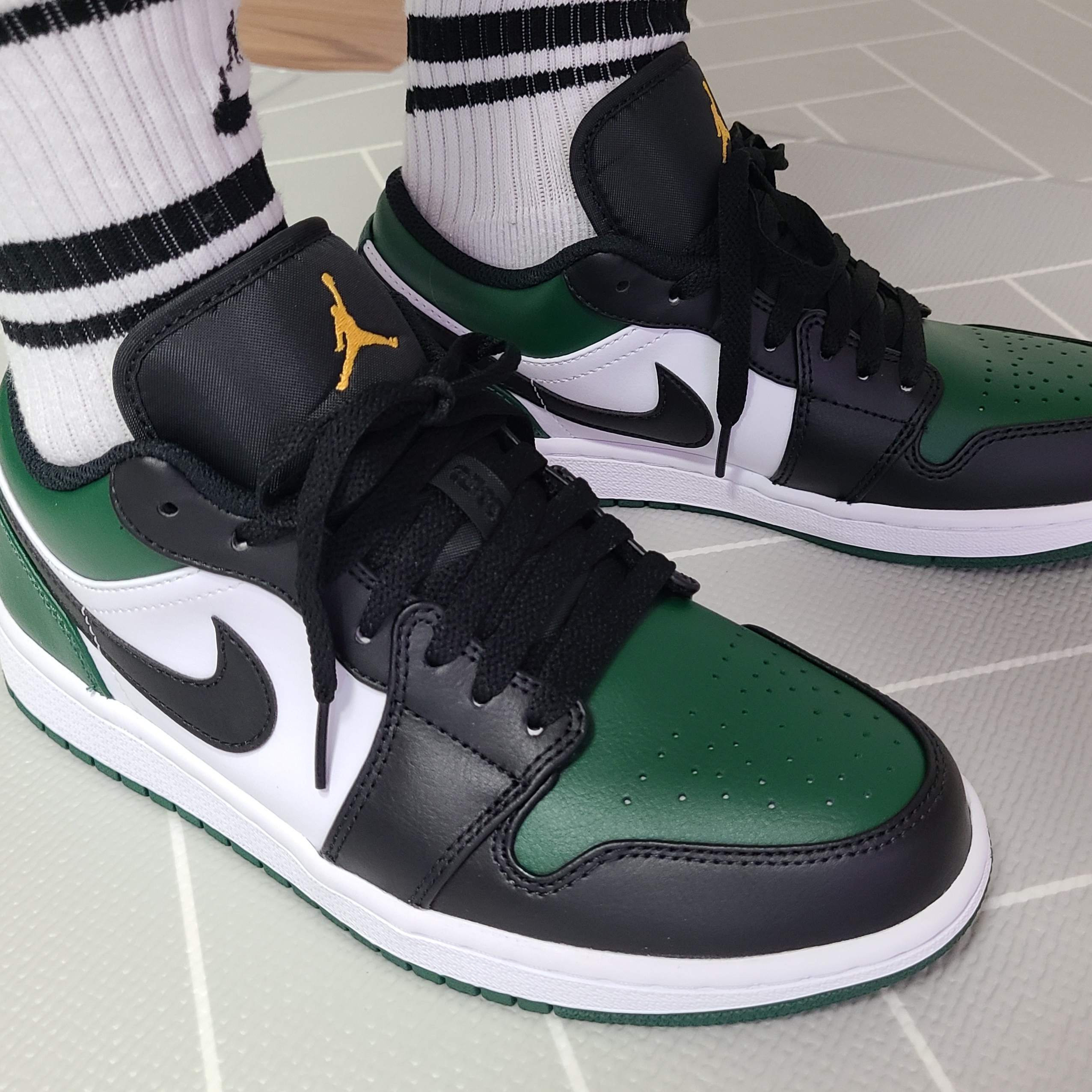 Jordan 1 Low Green Toe 착용 스타일 - 1