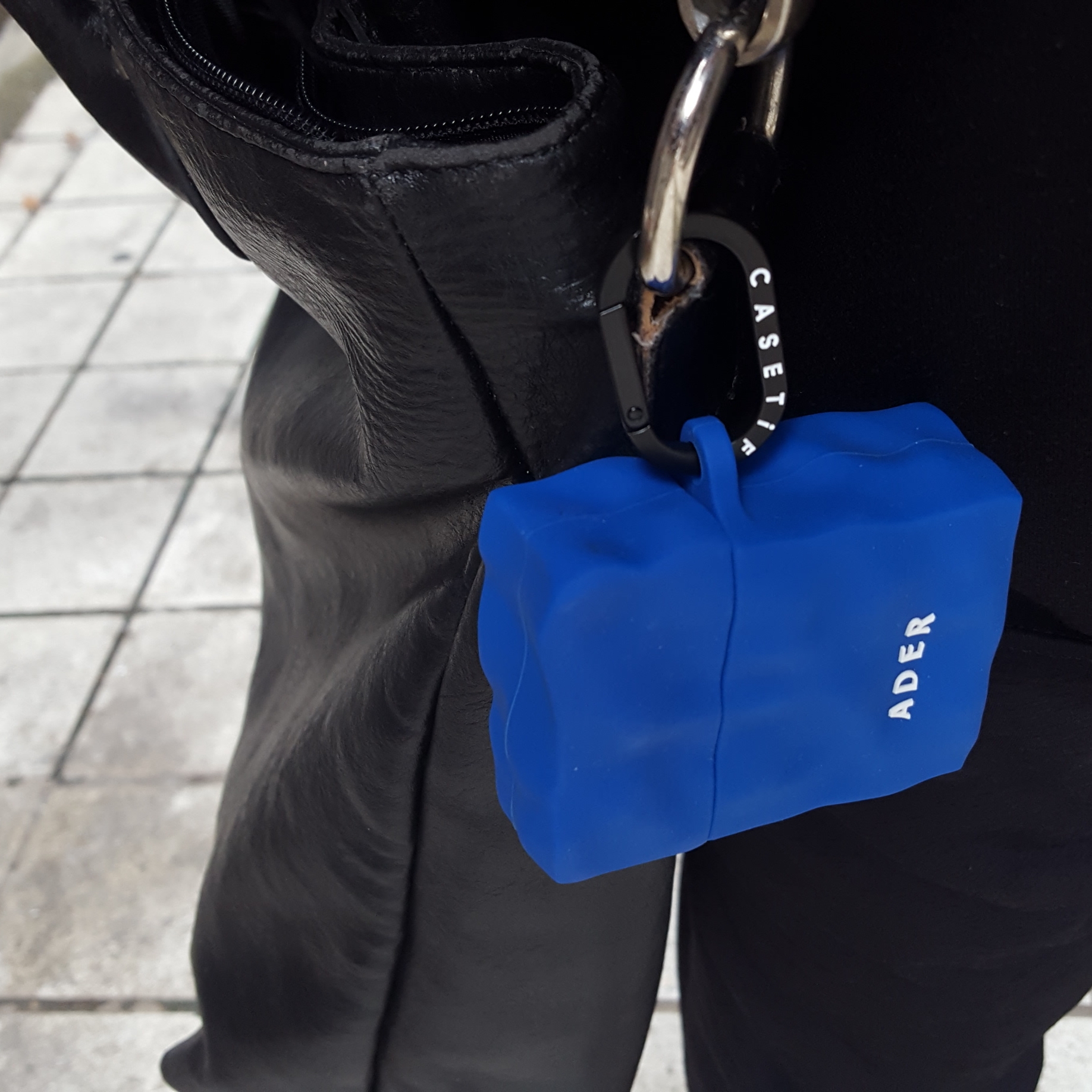 Casetify x Ader Error AirPods Case 착용 스타일