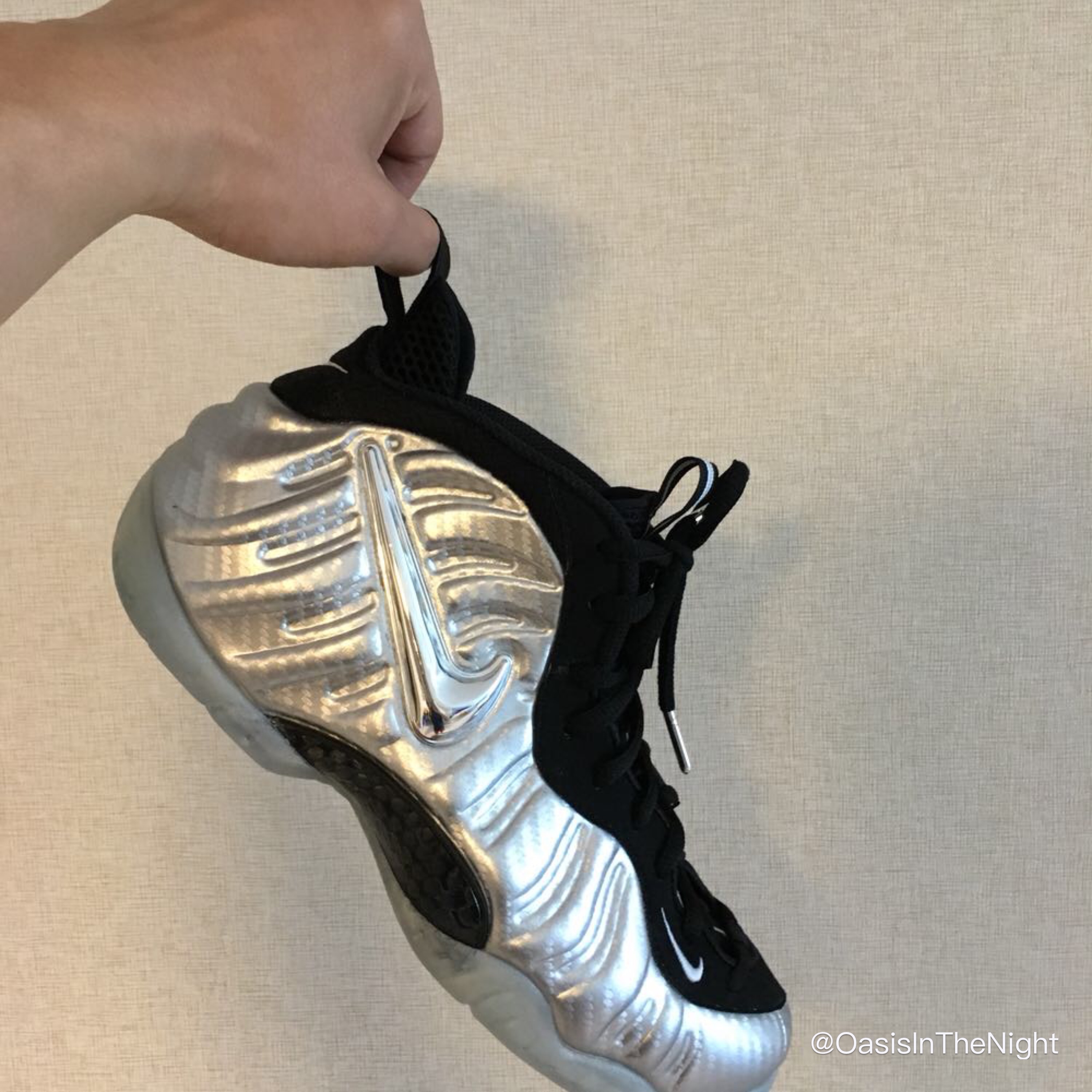 Nike Air Foamposite Pro Silver Surfer 착용 스타일