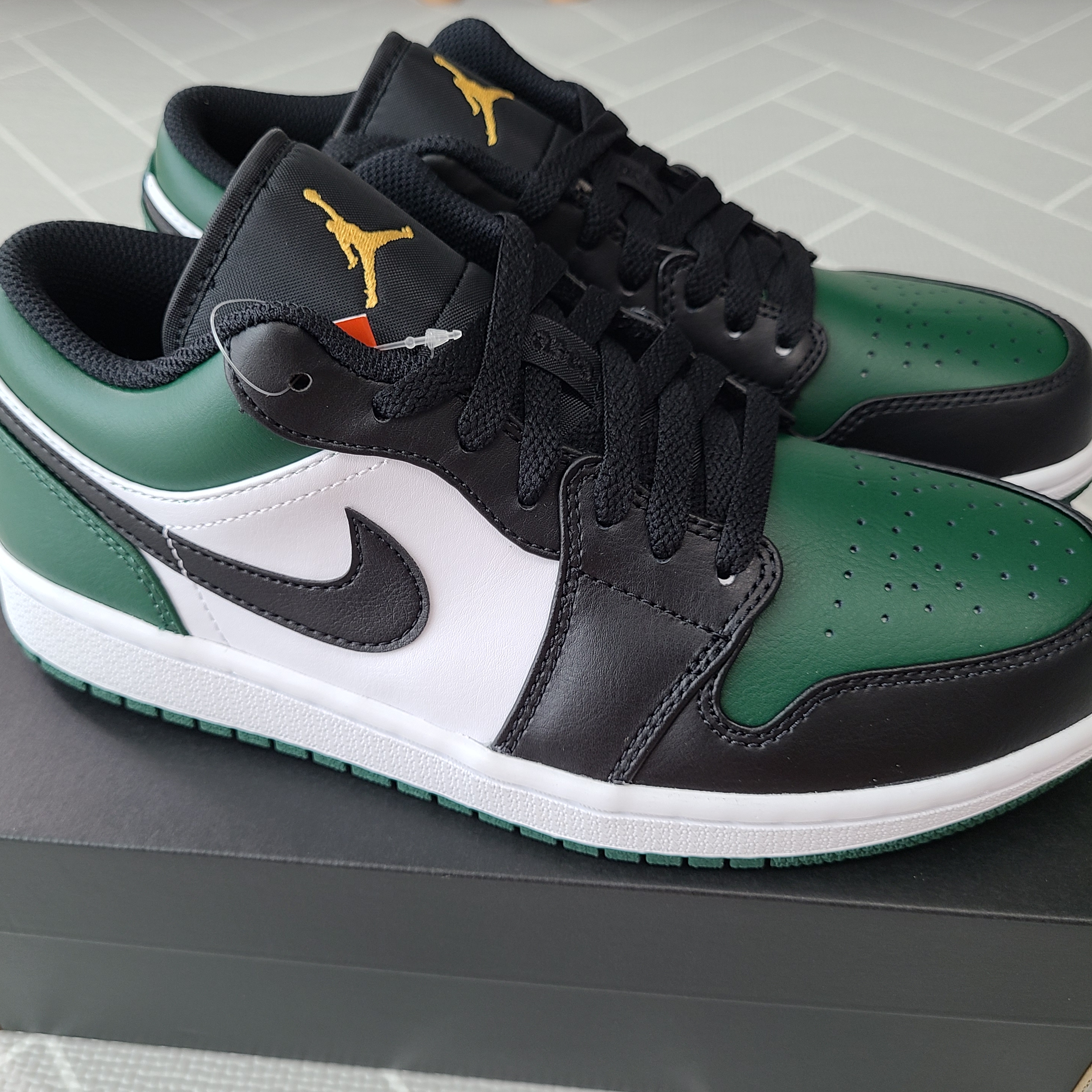 Jordan 1 Low Green Toe 착용 스타일 - 2