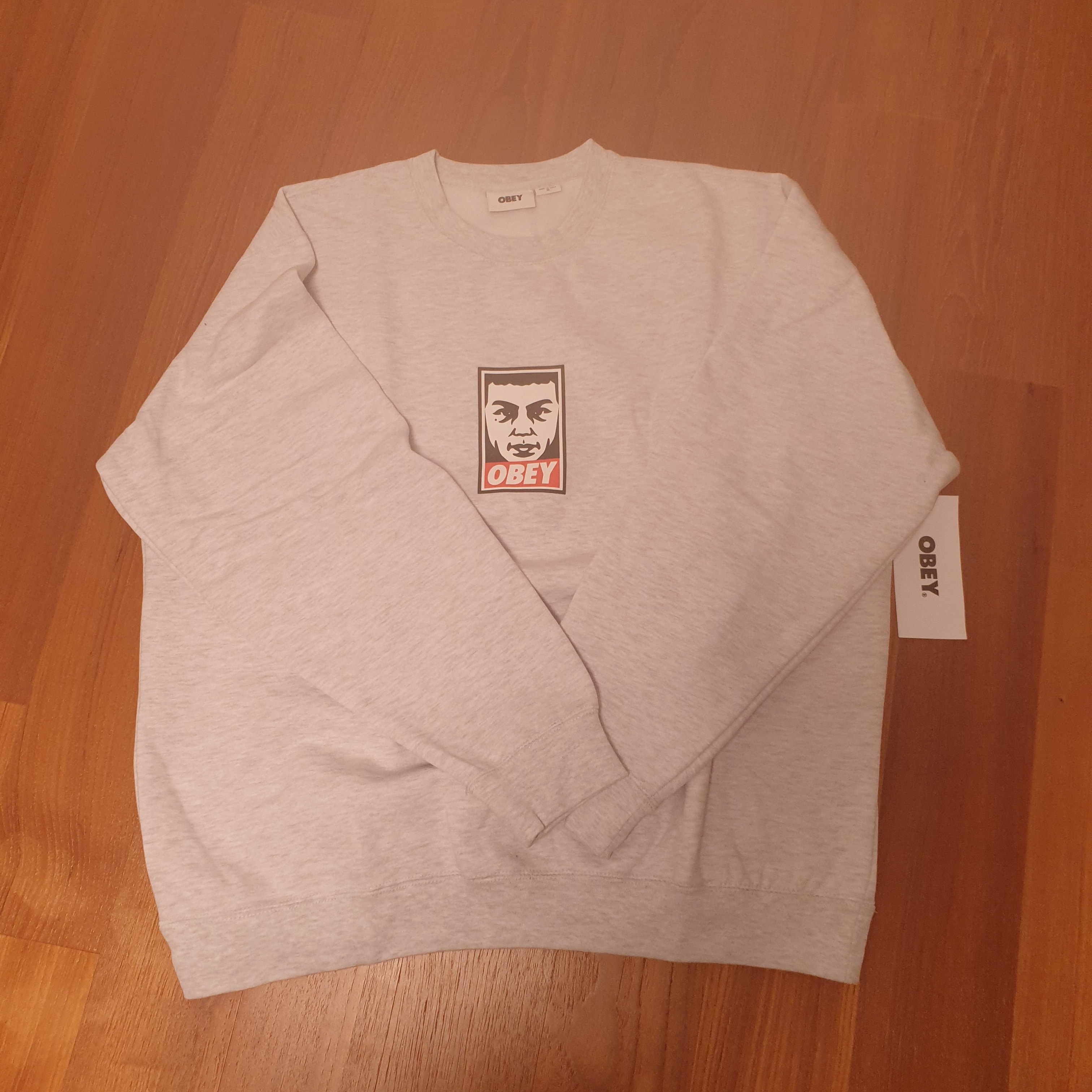 IAB Studio x Obey Eyes Icon T-Shirt White, IAB Studio x Obey Beenzino Icon Crew Ash Gray 착용 스타일 - 3