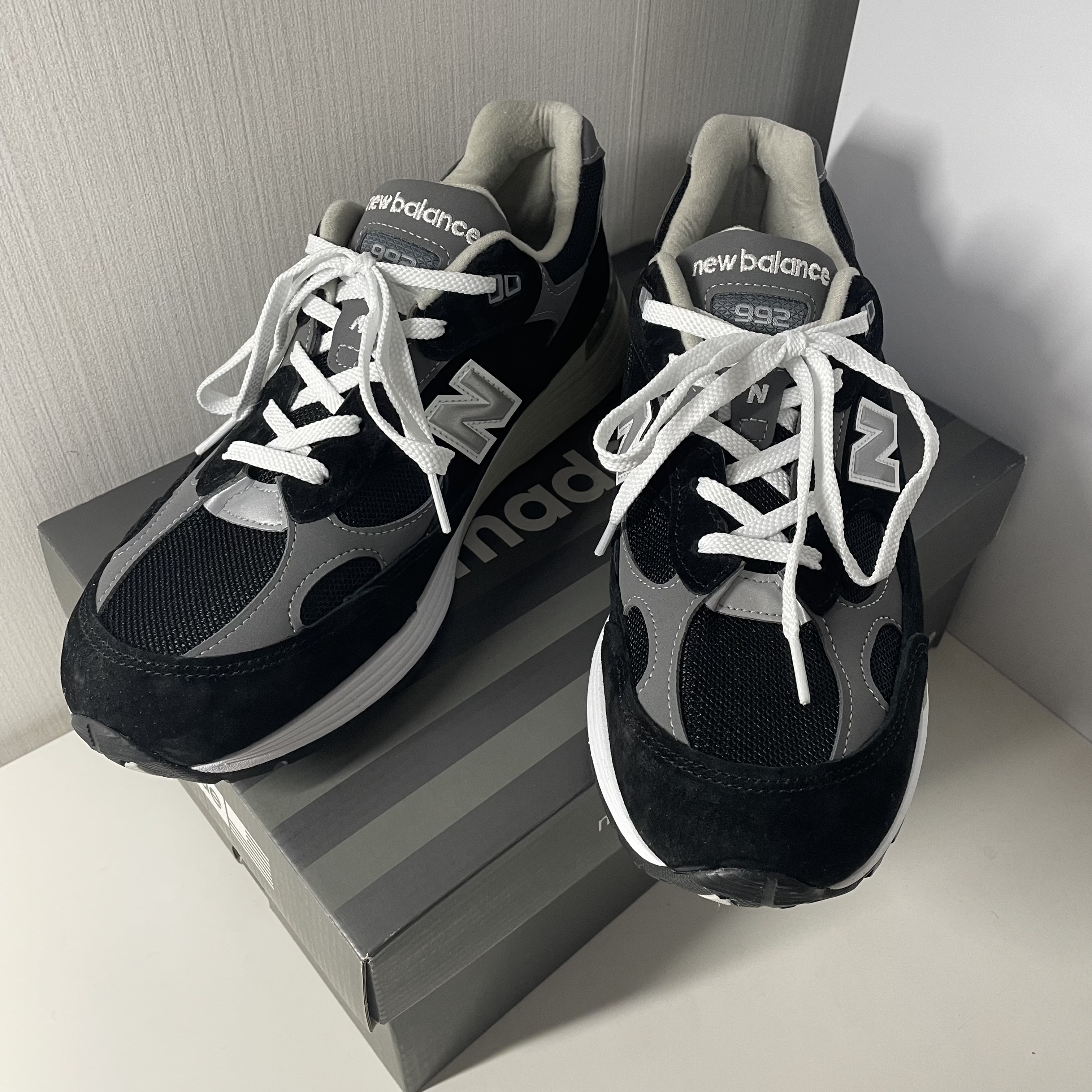 New Balance 992 Made in USA Black Grey 착용 스타일 - 2