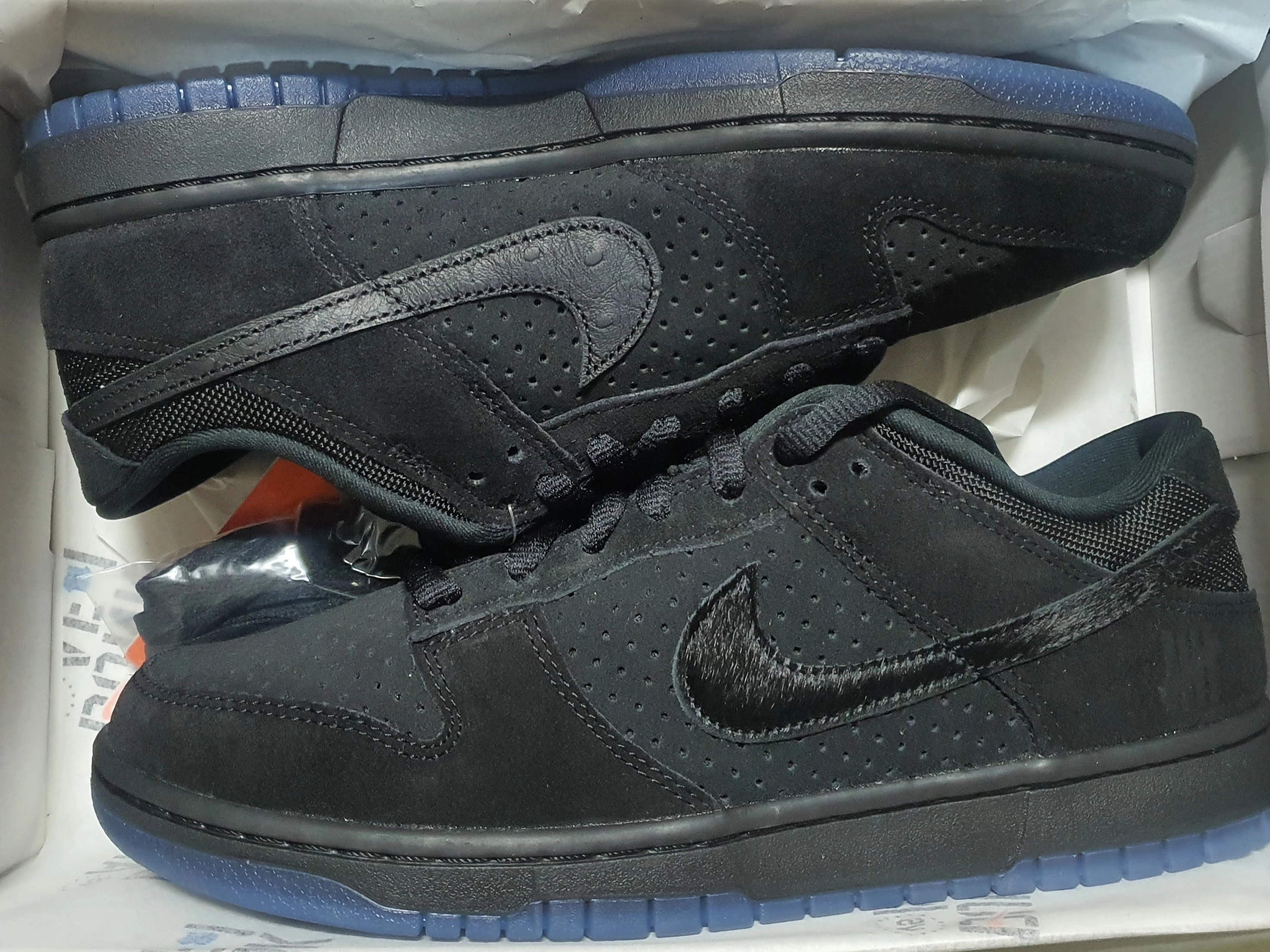 Nike x Undefeated Dunk Low SP 5 On It Black 착용 스타일