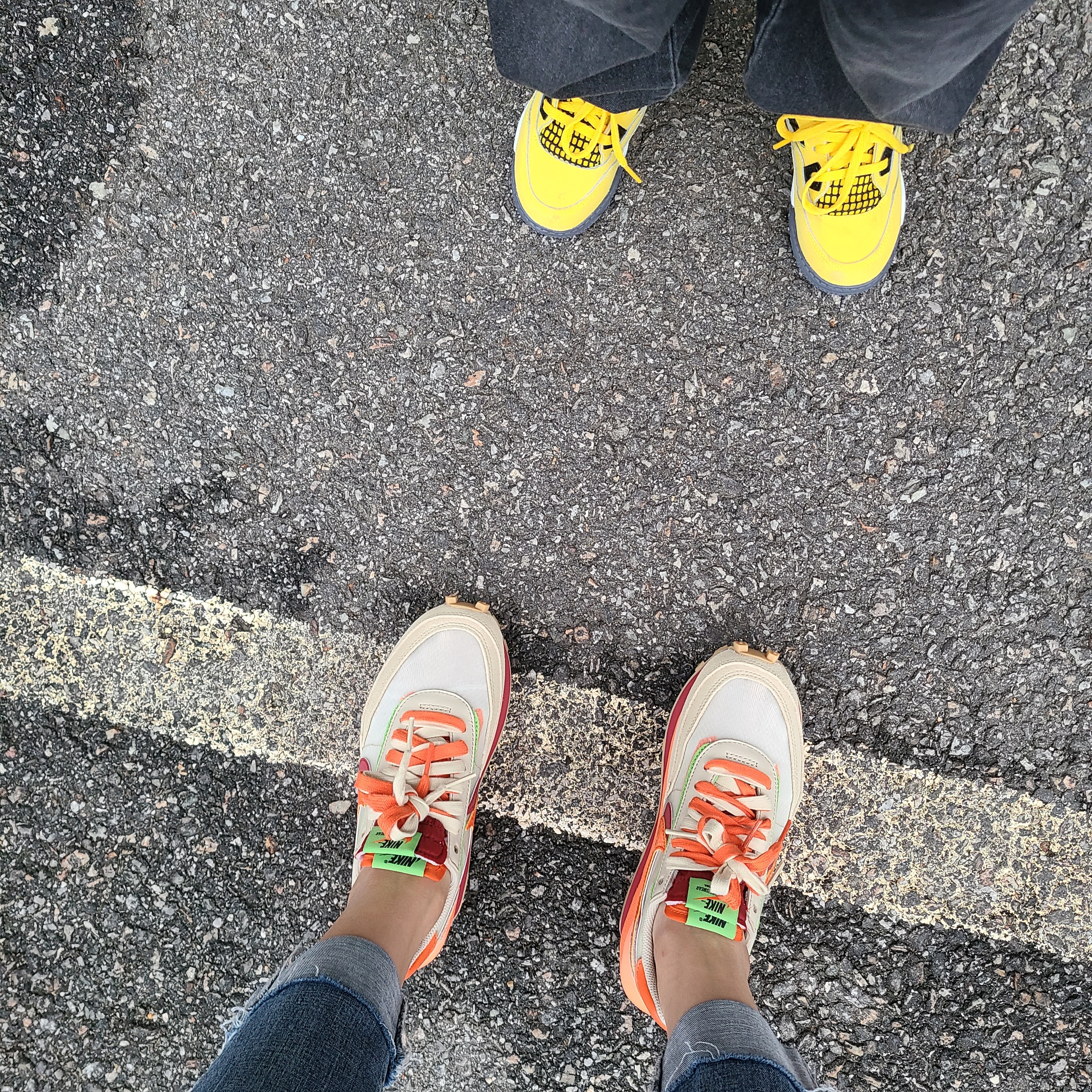 Nike x Sacai x Clot LDWaffle Orange Blaze, (TD) Jordan 4 Retro Tour Yellow 착용 스타일 - 1