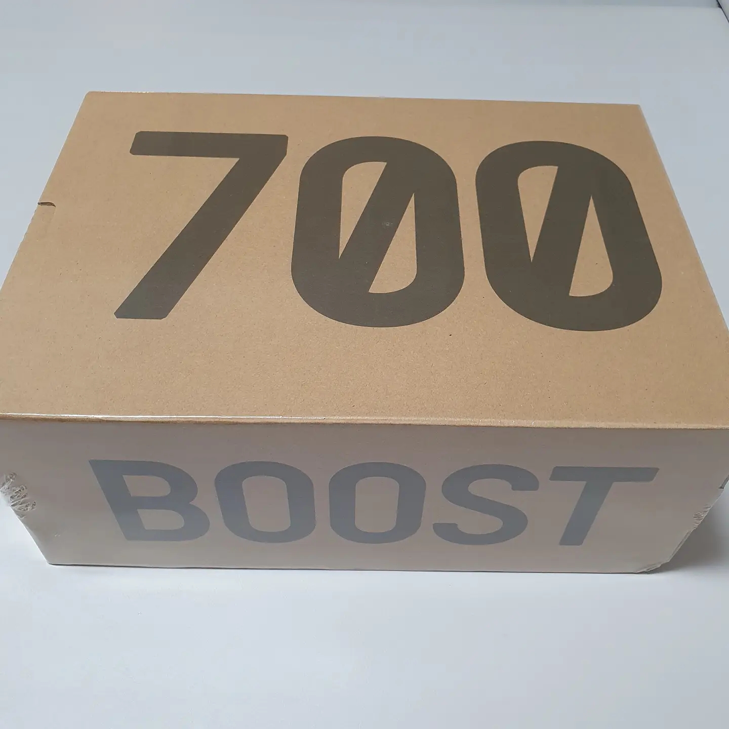 Adidas Yeezy Boost 700 V2 Mauve 착용 스타일 - 1