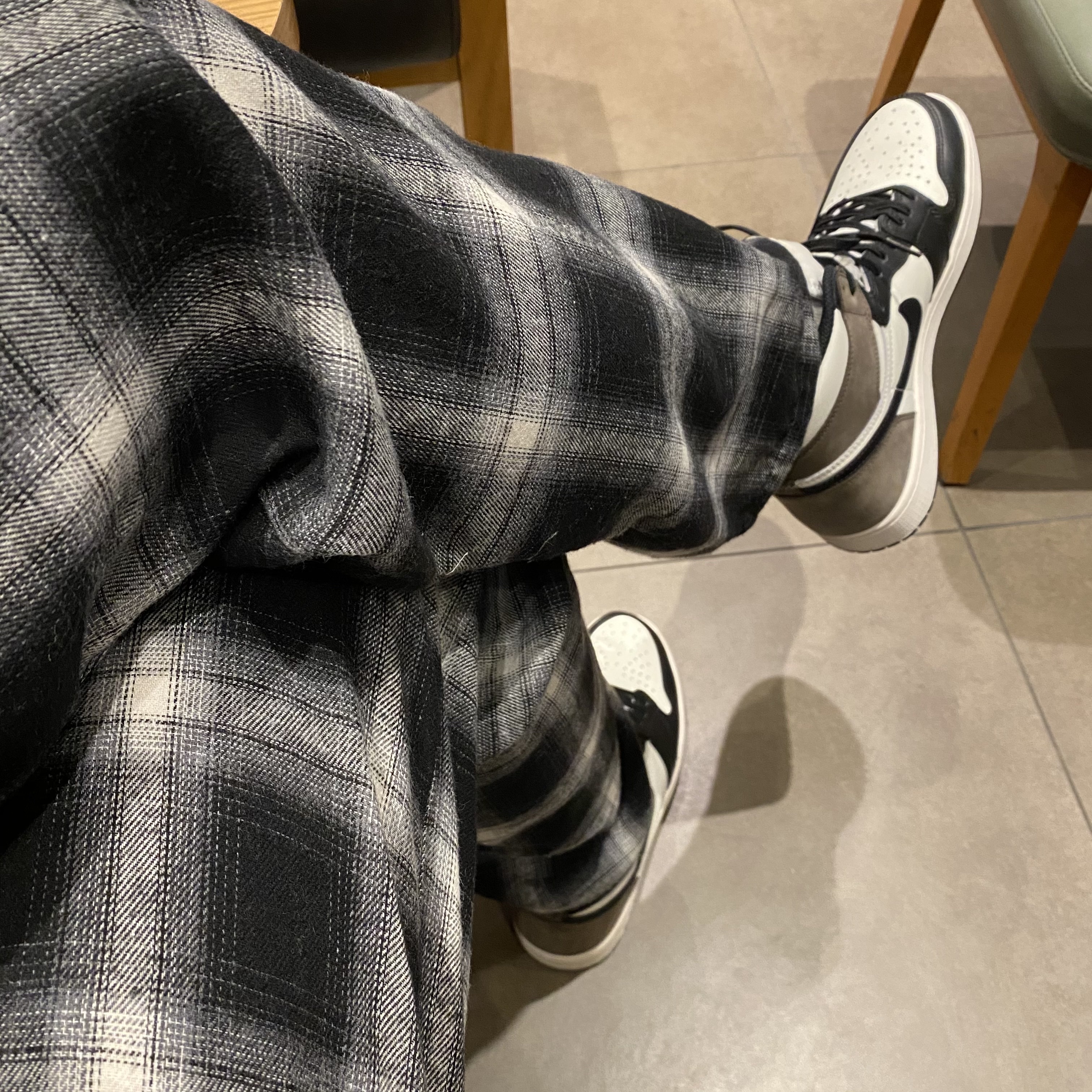 Jordan 1 Retro High OG Black Mocha 착용 스타일