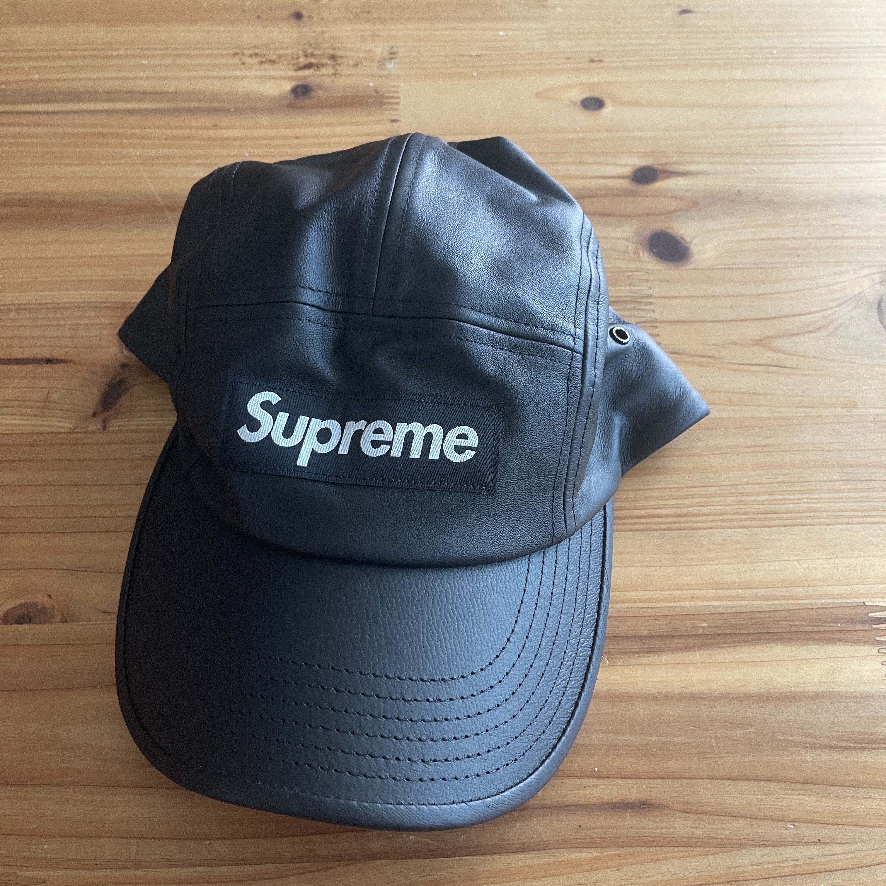 Supreme Leather Camp Cap Black - 21SS 착용 스타일 - 1