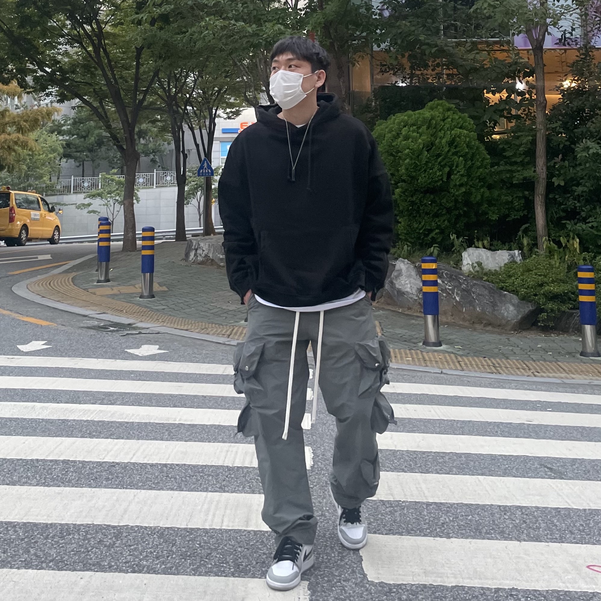 Jordan 1 Mid Light Smoke Grey 착용 스타일 - 1