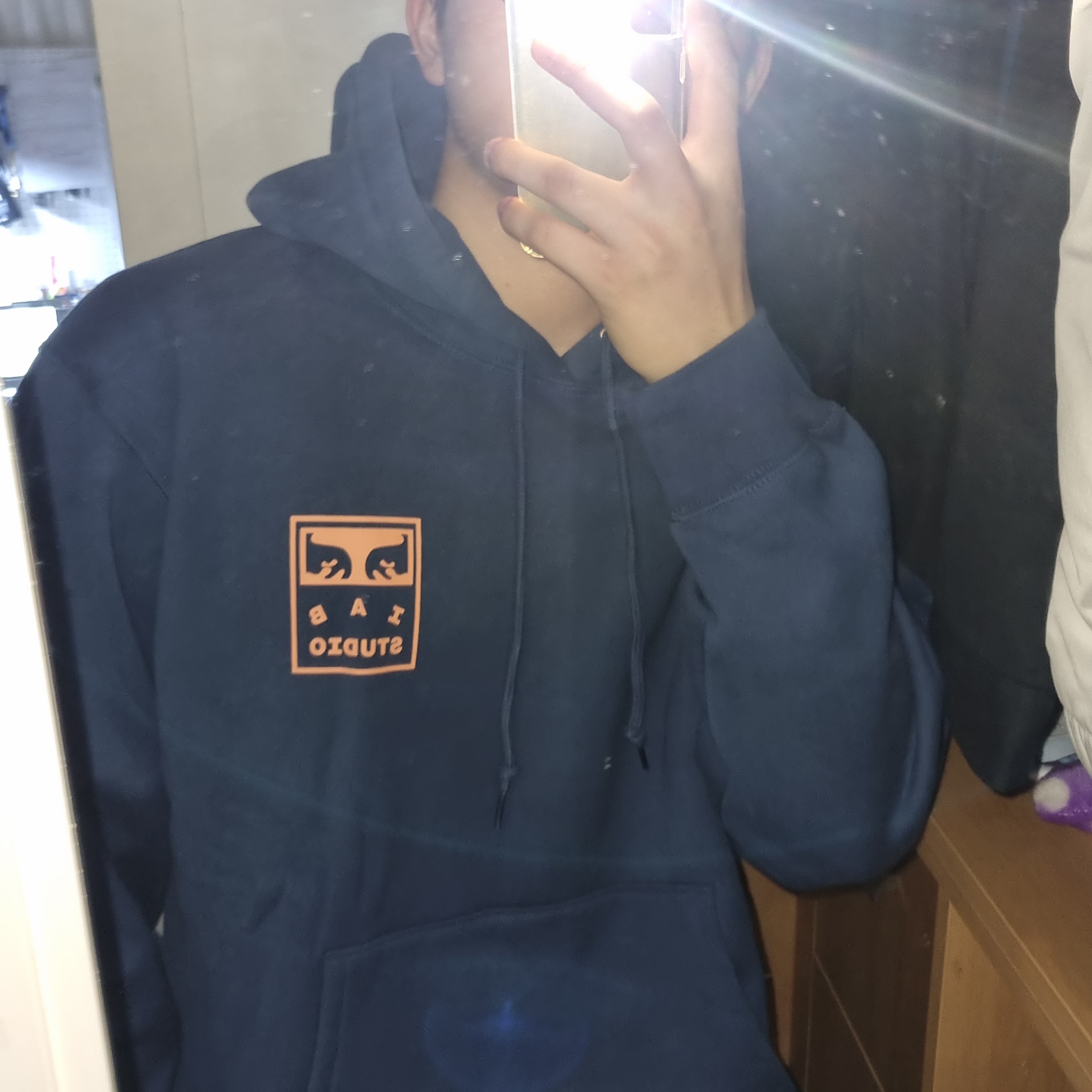 IAB Studio x Obey Eyes Icon Hoodie Oceana 착용 스타일 - 1