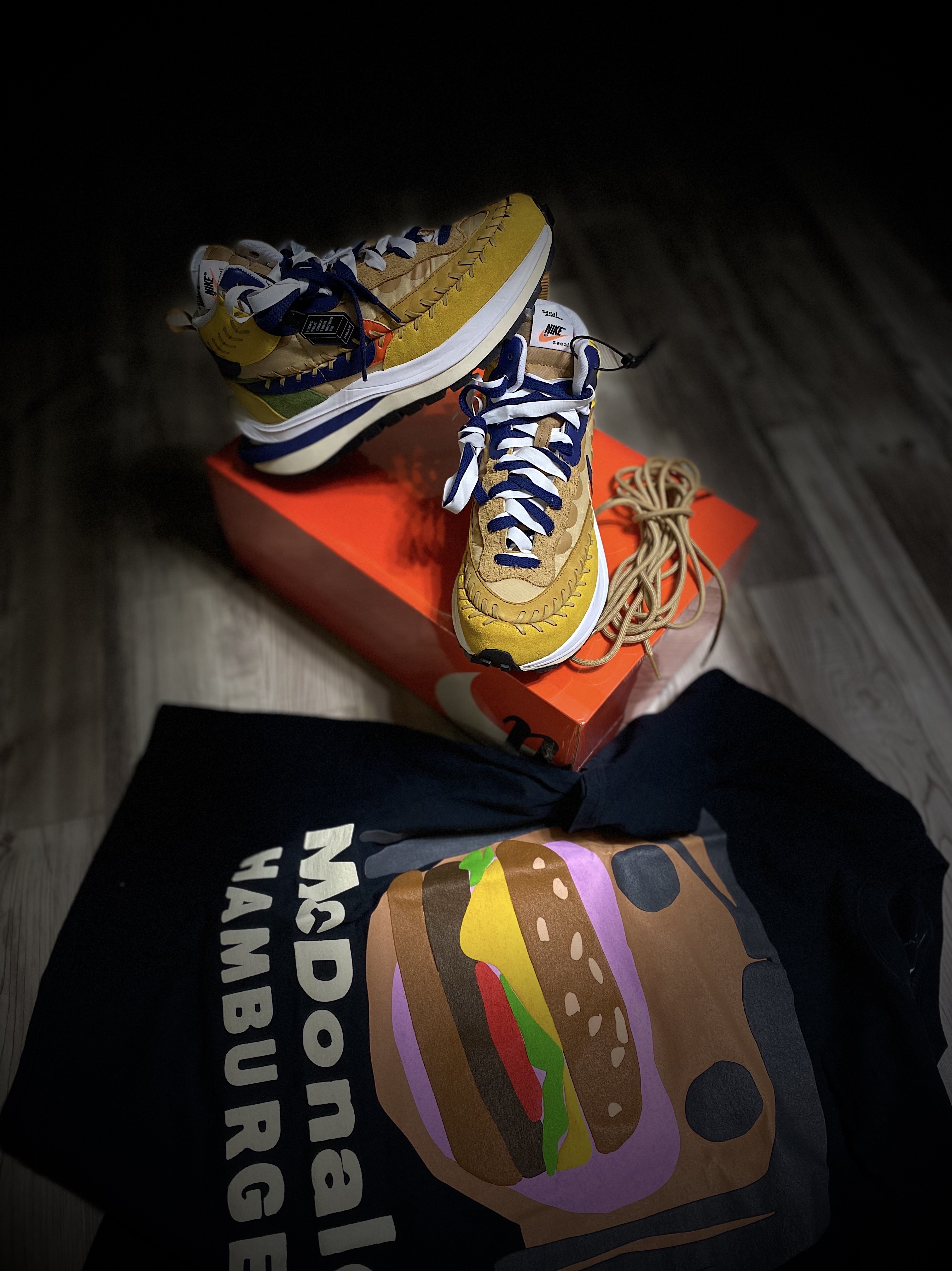 Nike x Sacai x Jean Paul Gaultier VaporWaffle Sesame Blue Void, Nike x Sacai x Jean Paul Gaultier VaporWaffle Black White 착용 스타일 - 1