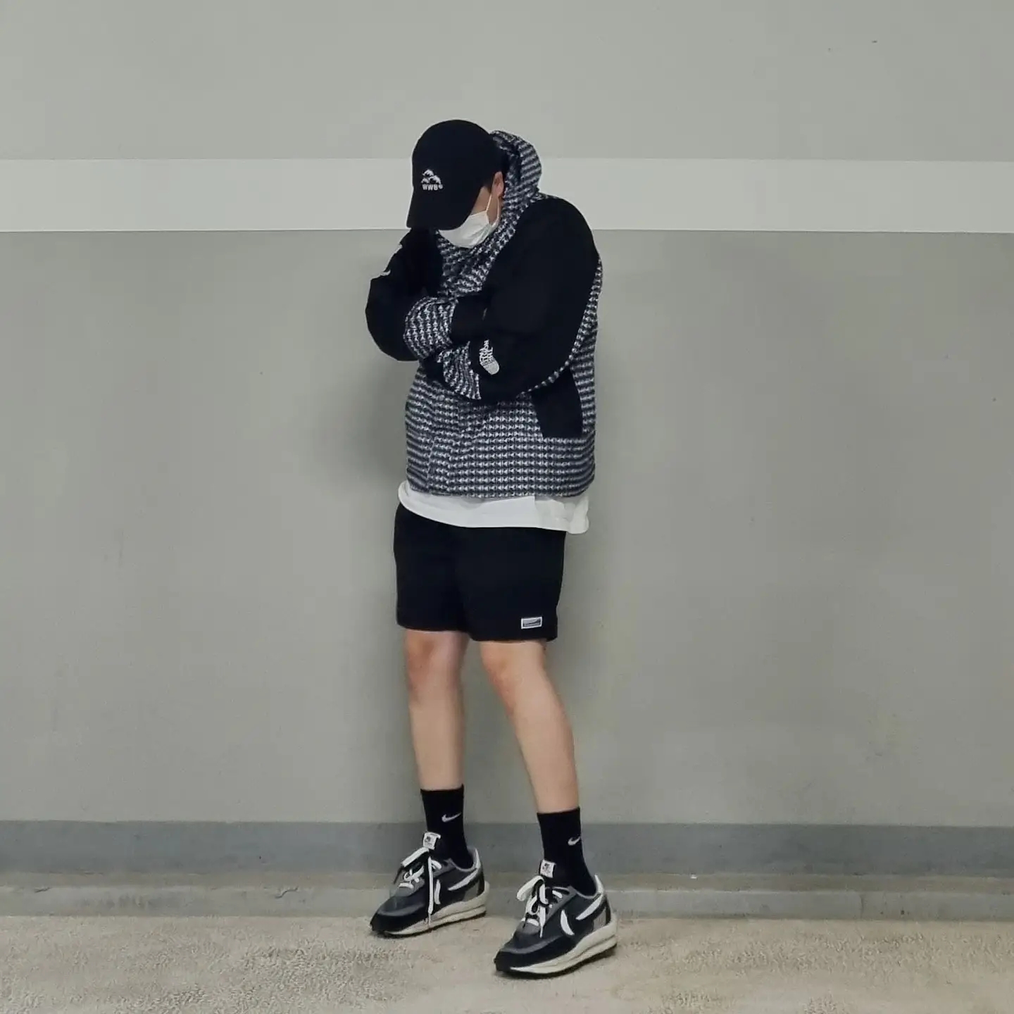 Nike x Sacai LDWaffle Black, Supreme x The North Face Studded Mountain Light Jacket Black - 21SS 착용 스타일 - 1