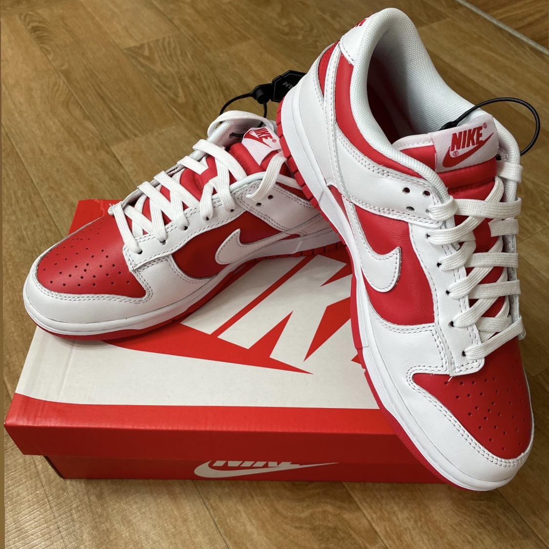 Nike Dunk Low Retro Championship Red 착용 스타일